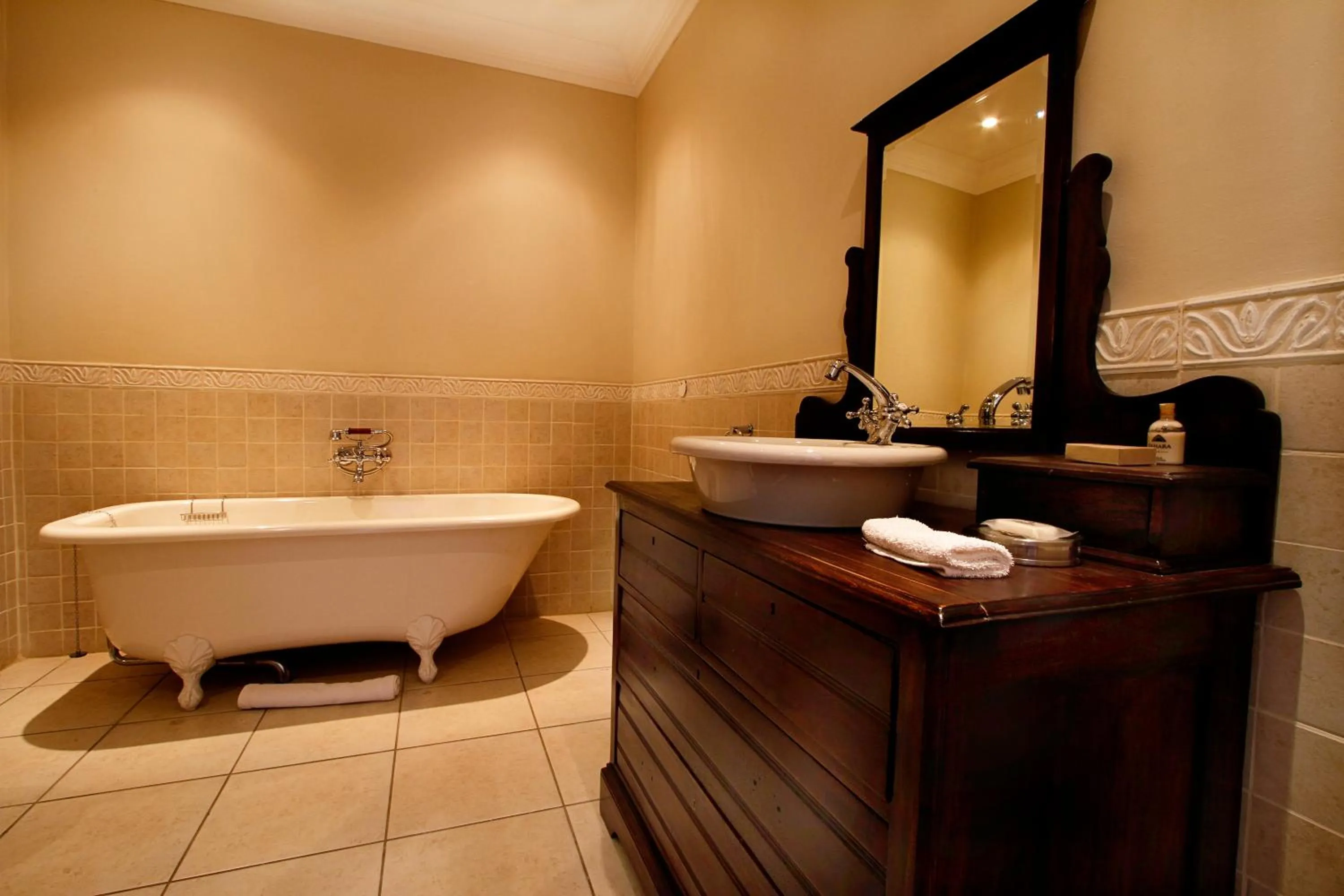 Bathroom in Afrique Boutique Ruimsig