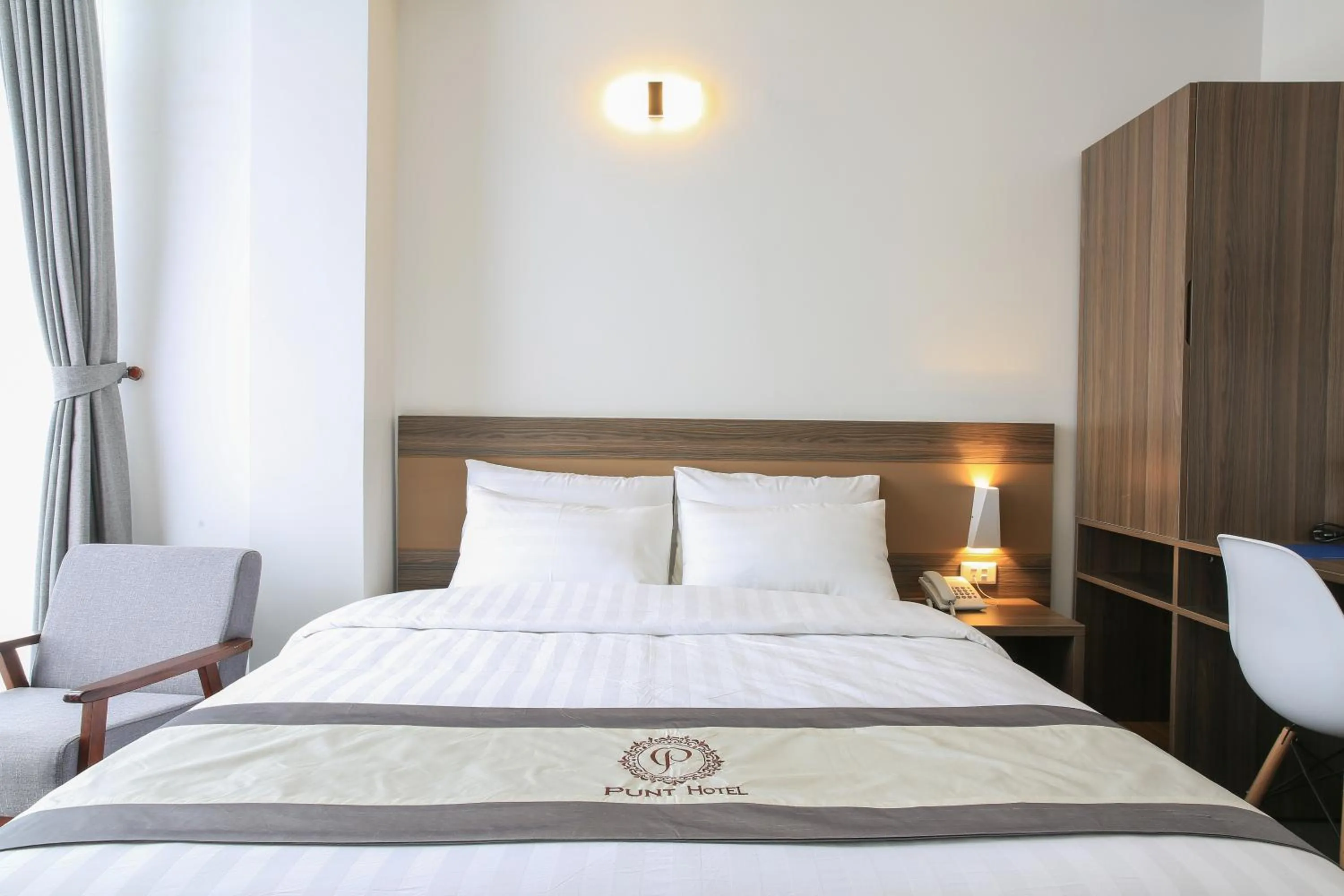 Bedroom, Bed in Punt Hotel