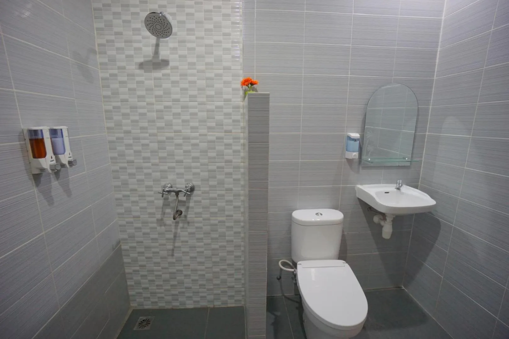 Shower in The Cabin Tanjung Hotel Wonosobo