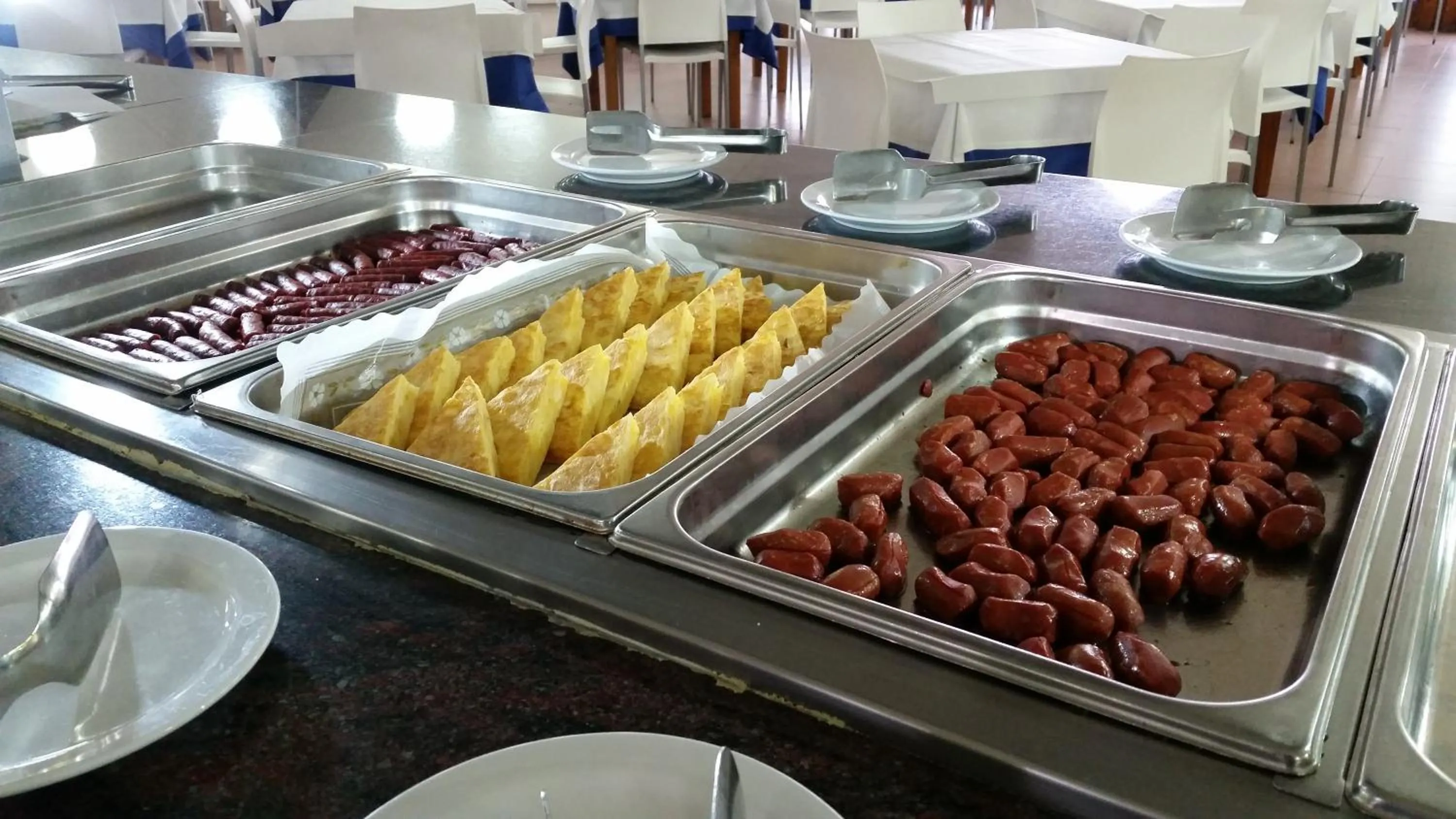 Buffet breakfast in Apartamentos Complejo Eurhostal