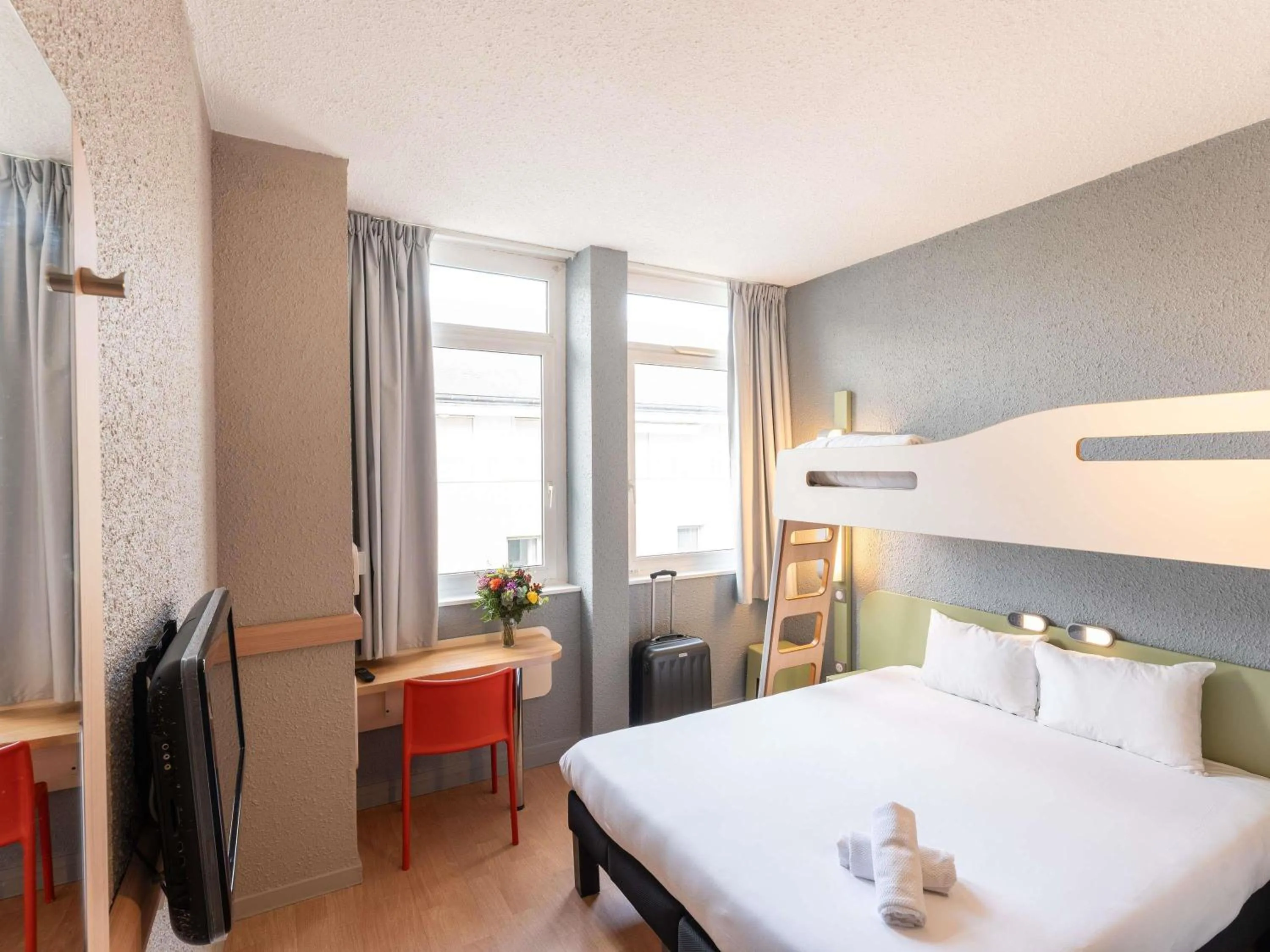 Bedroom, Bed in ibis budget Le Mans Centre