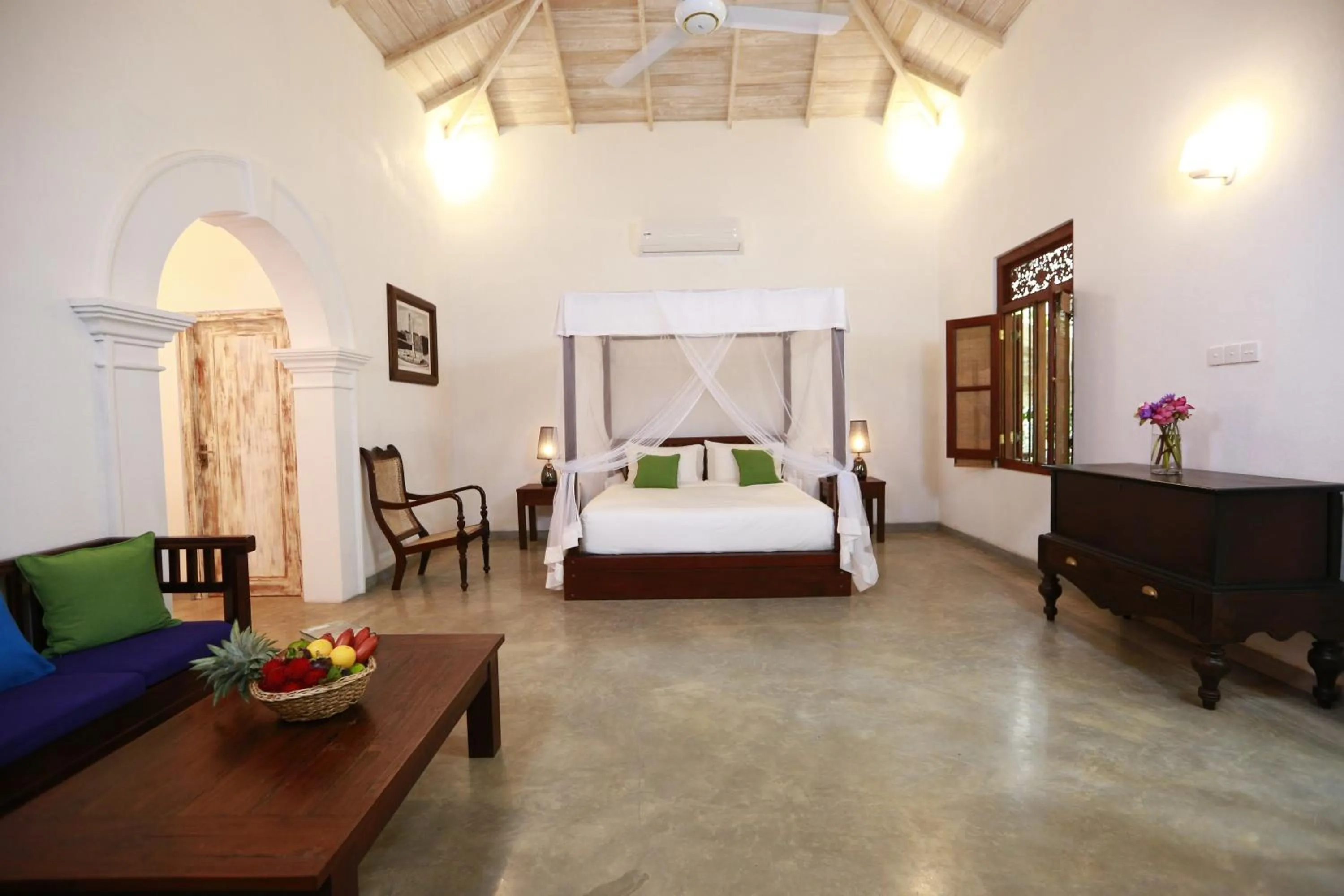 Photo of the whole room, Bed in Ceylon Olive Galle