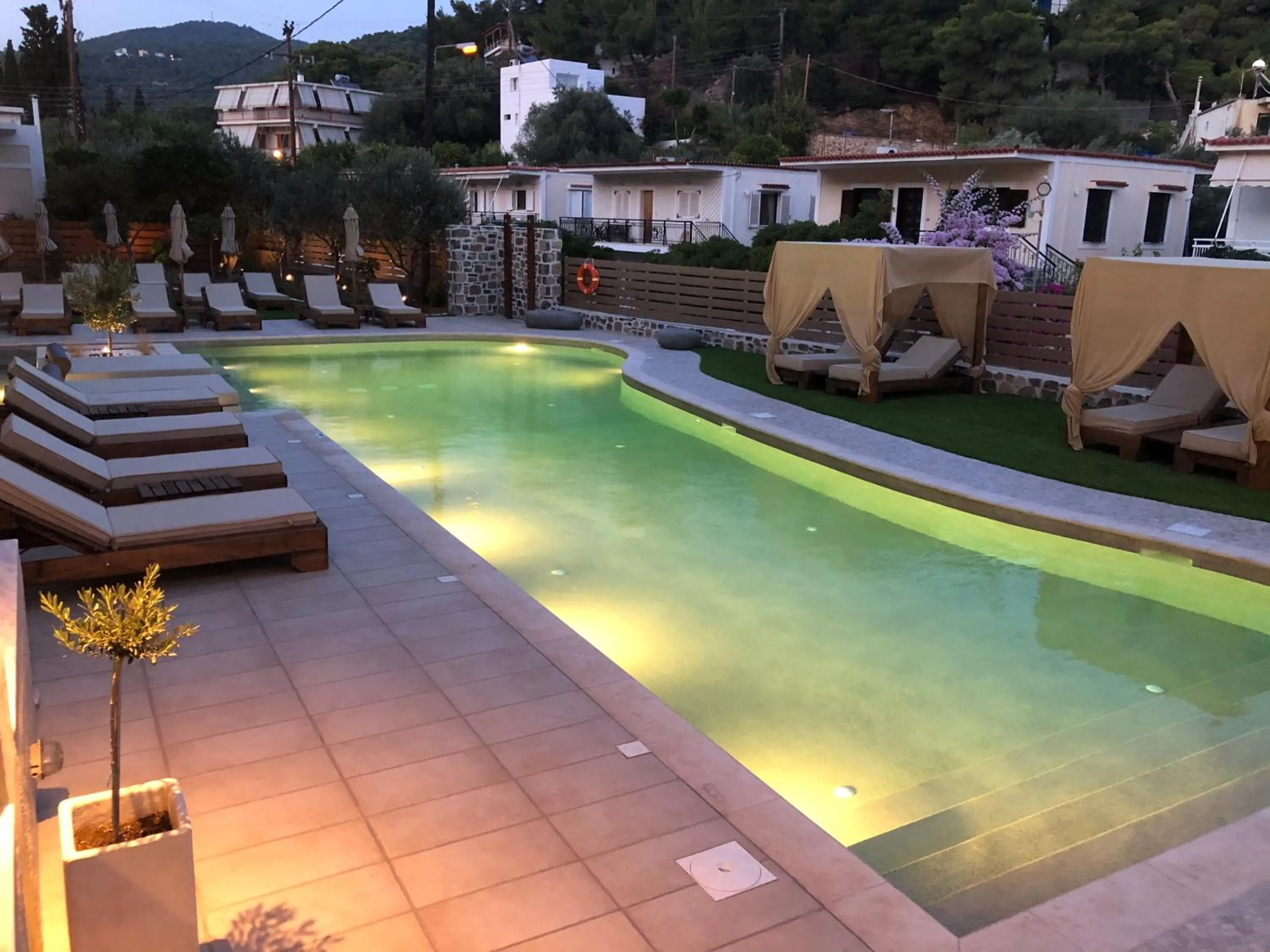 Area and facilities in Helen Hotel