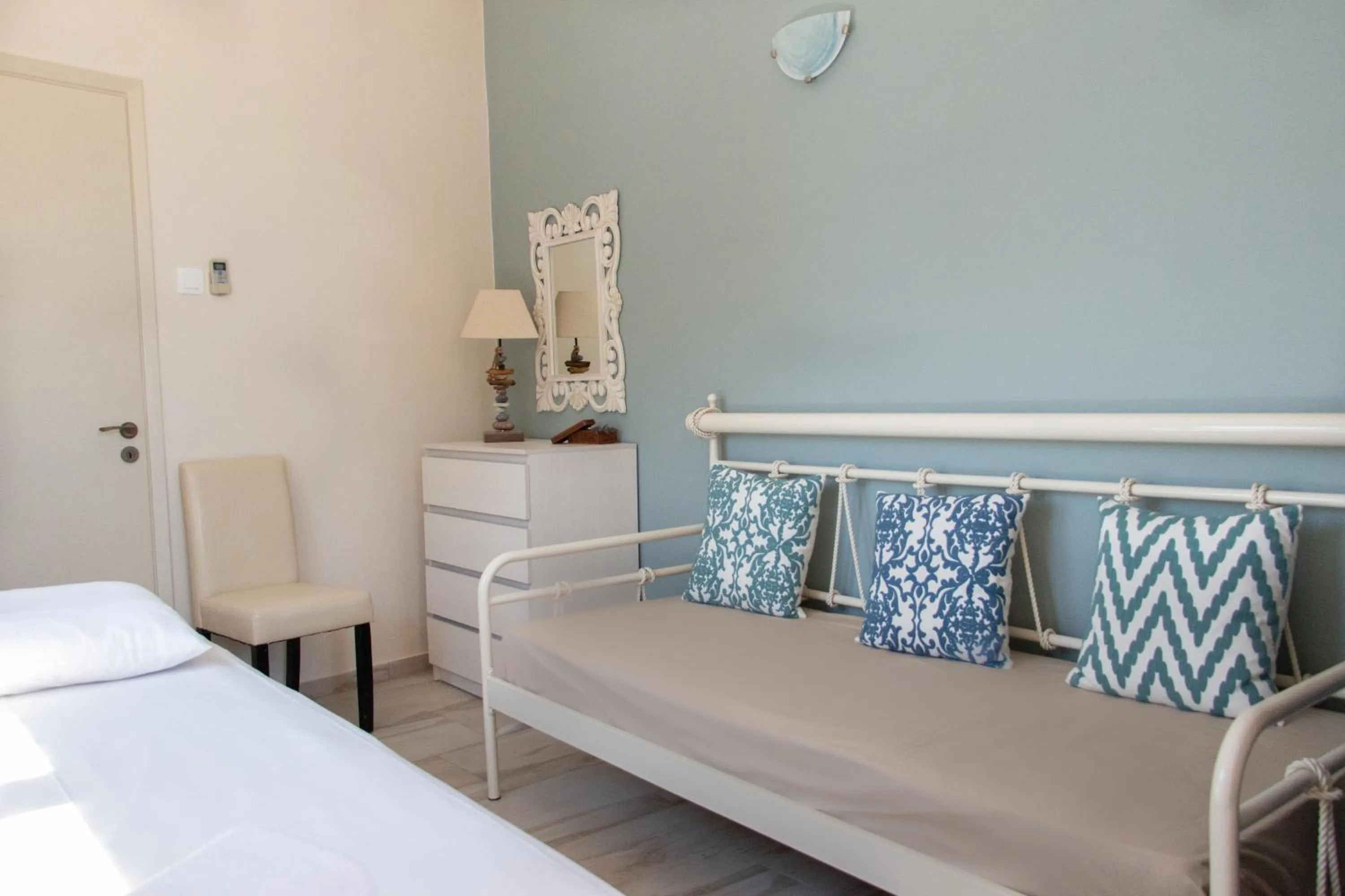 Bedroom, Bed in Helen Hotel