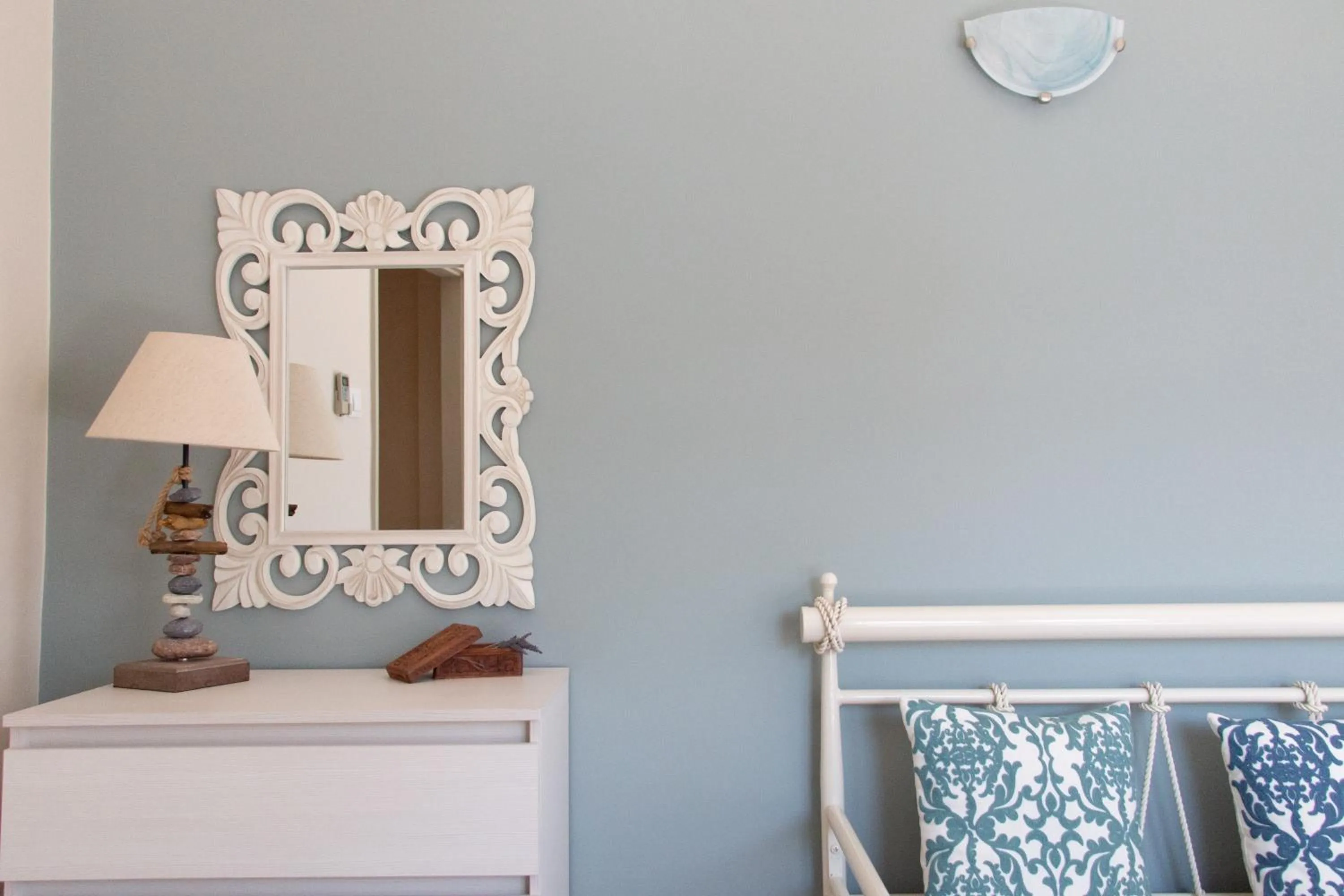Seating area, Bed in Helen Hotel