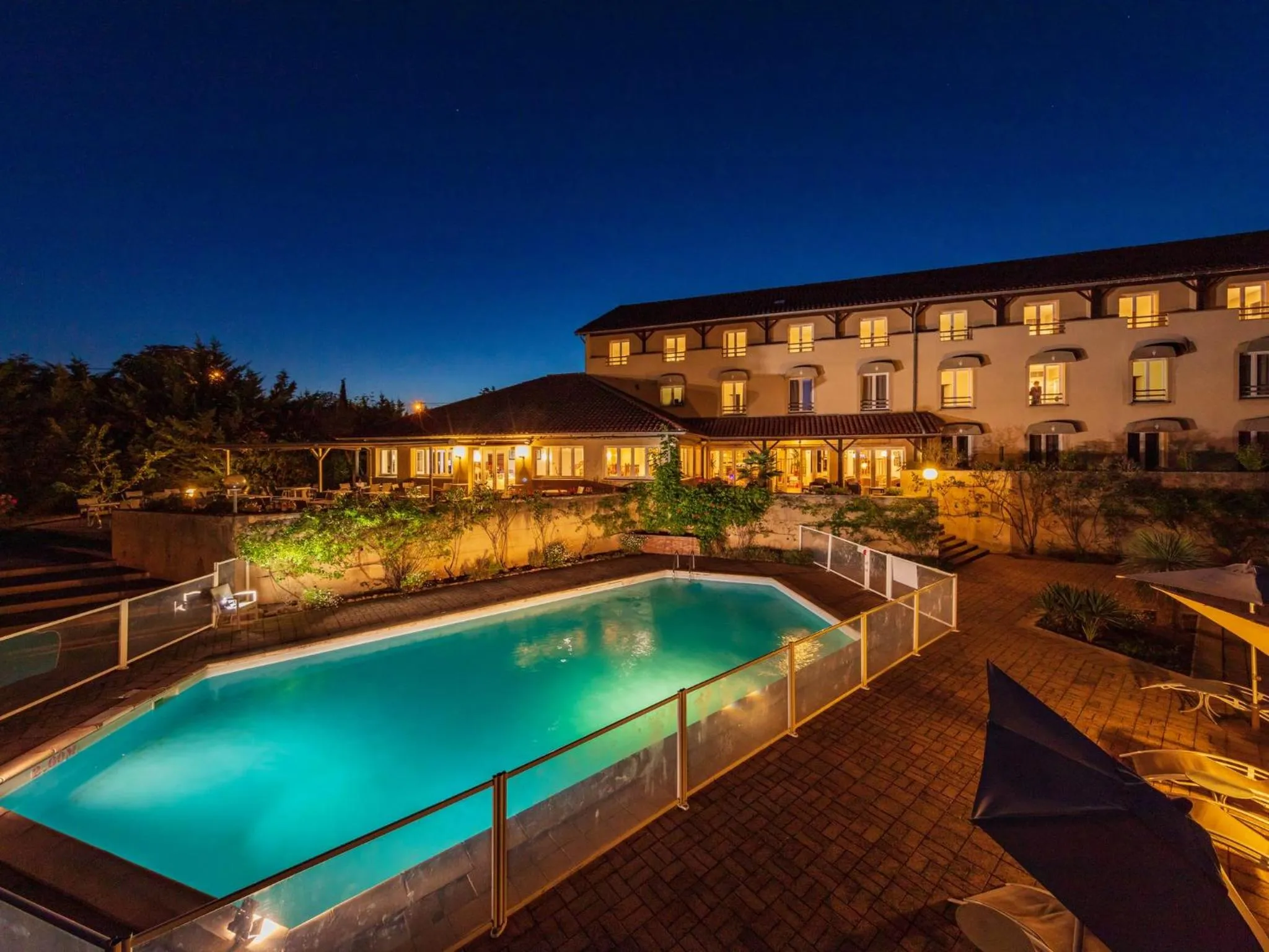 Swimming pool in Logis Hotel Noemys Morgon