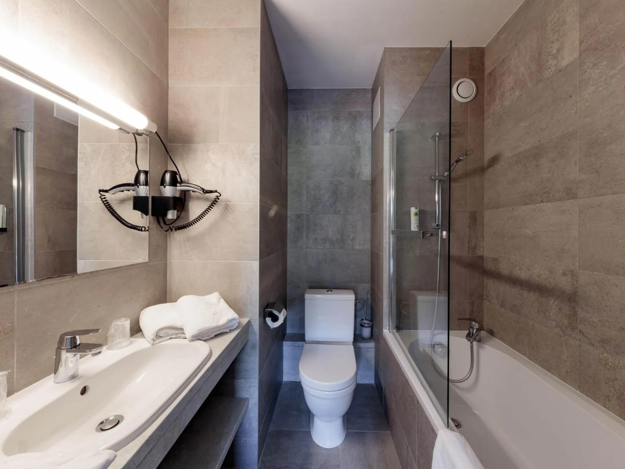 Bathroom in Logis Hotel Noemys Morgon