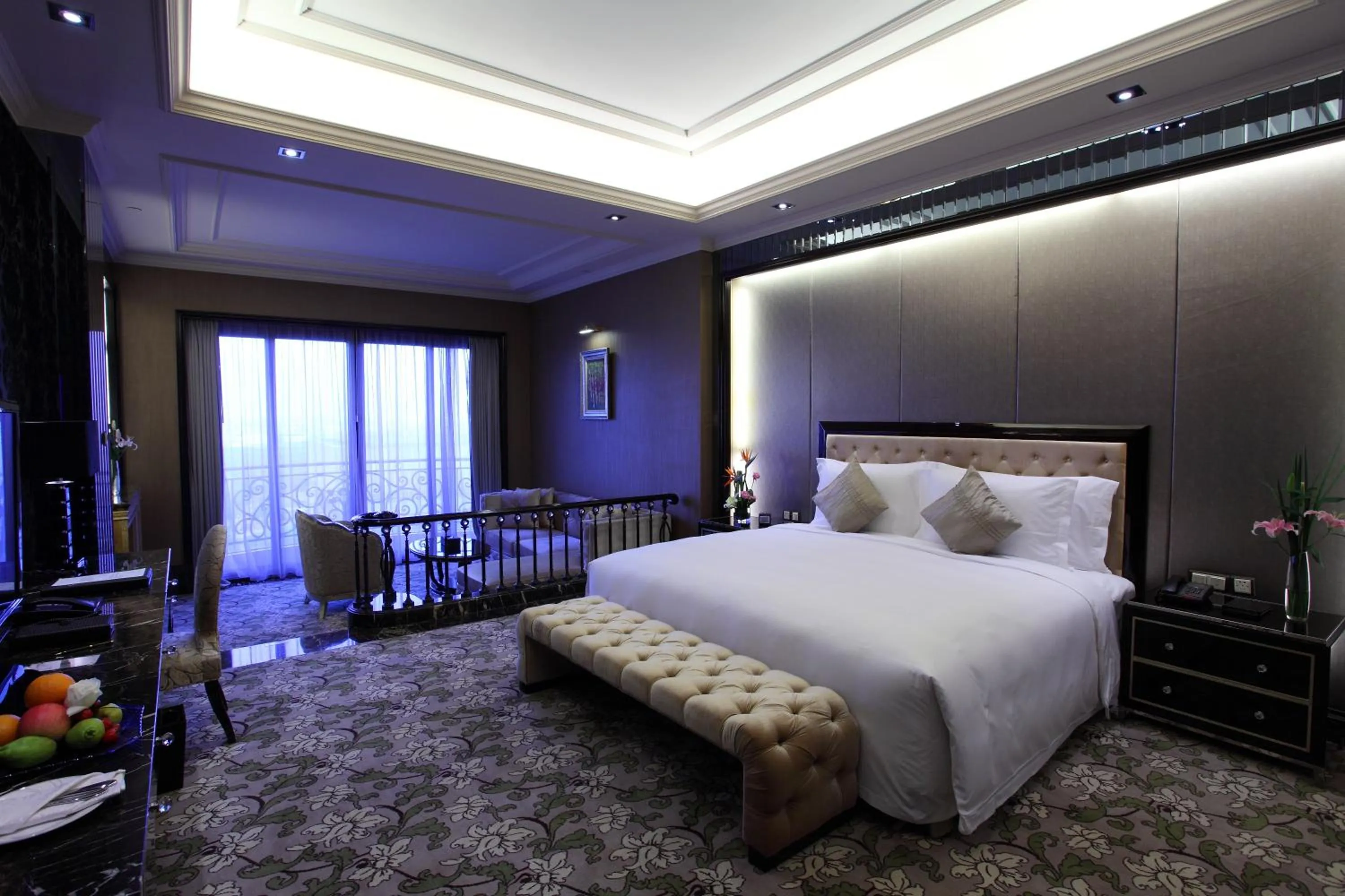 Photo of the whole room, Bed in Chateau Star River Pudong Shanghai