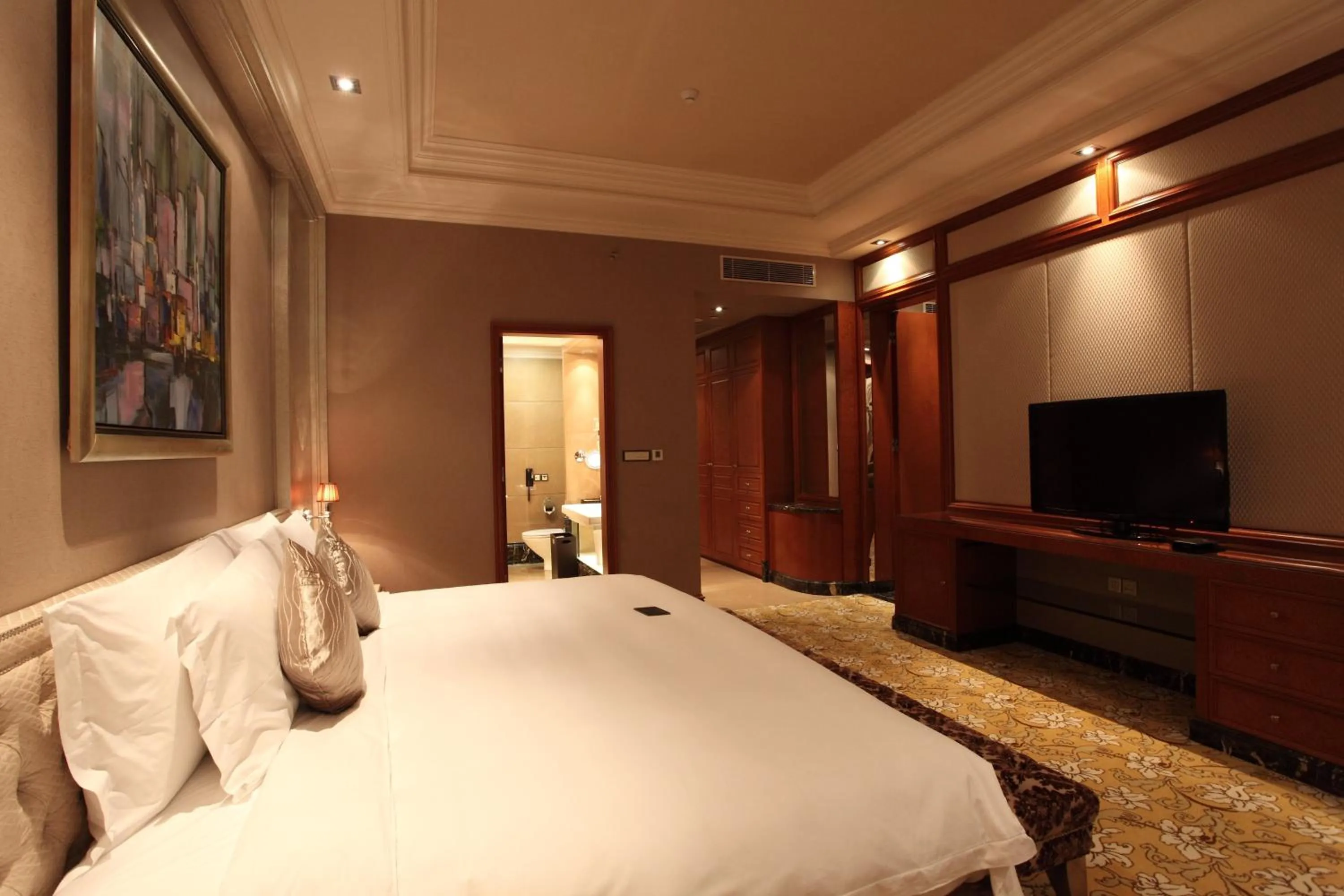 Bedroom, Bed in Chateau Star River Pudong Shanghai