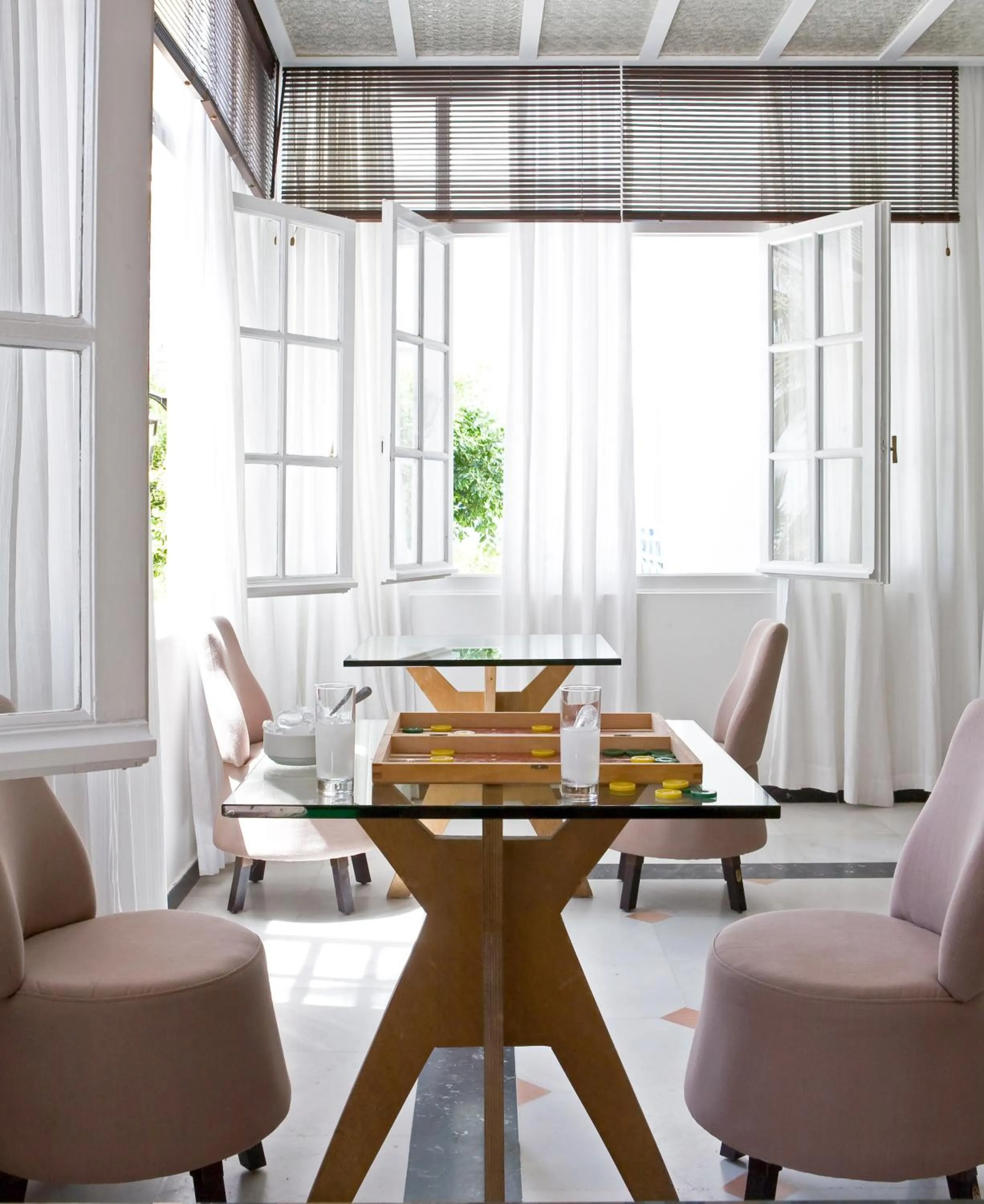 Lounge or bar in Kamari Beach Hotel