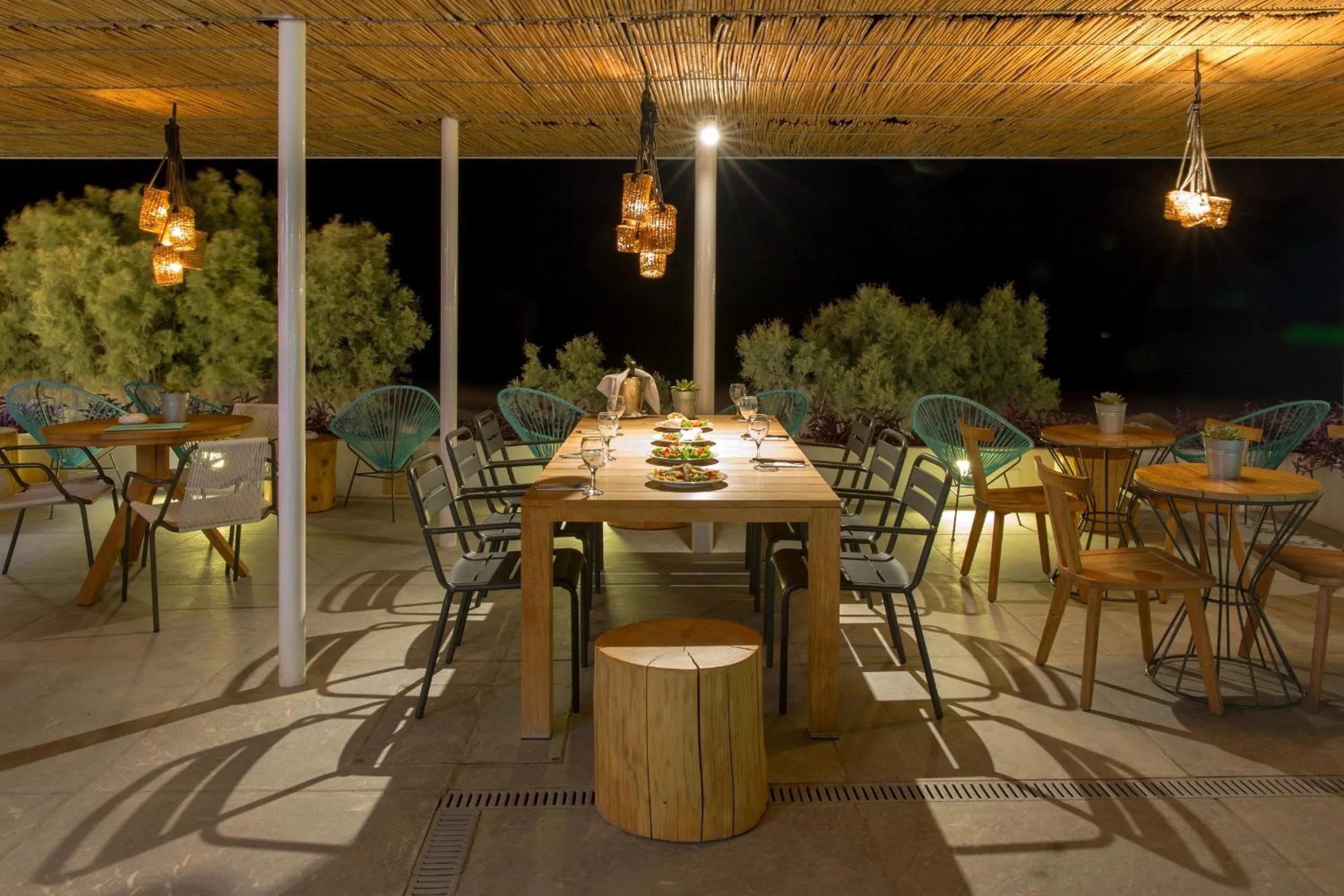 Restaurant/places to eat in Kamari Beach Hotel