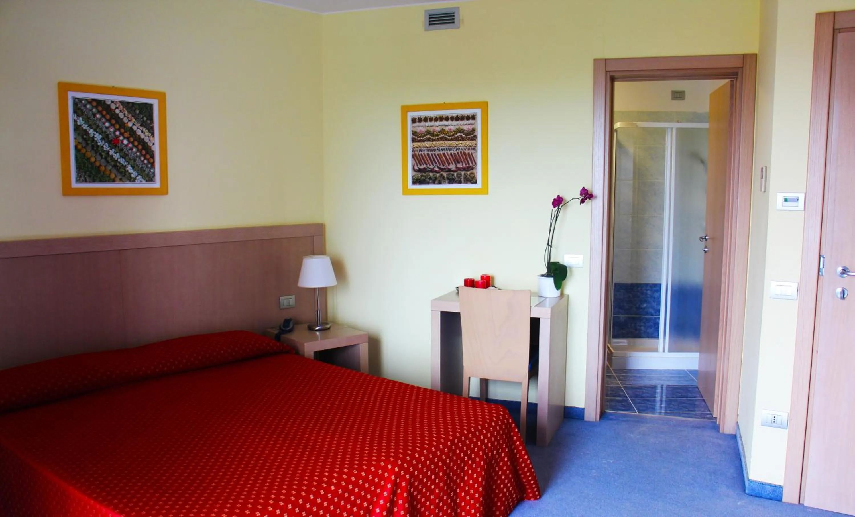 Photo of the whole room, Bed in Hotel Cristallo