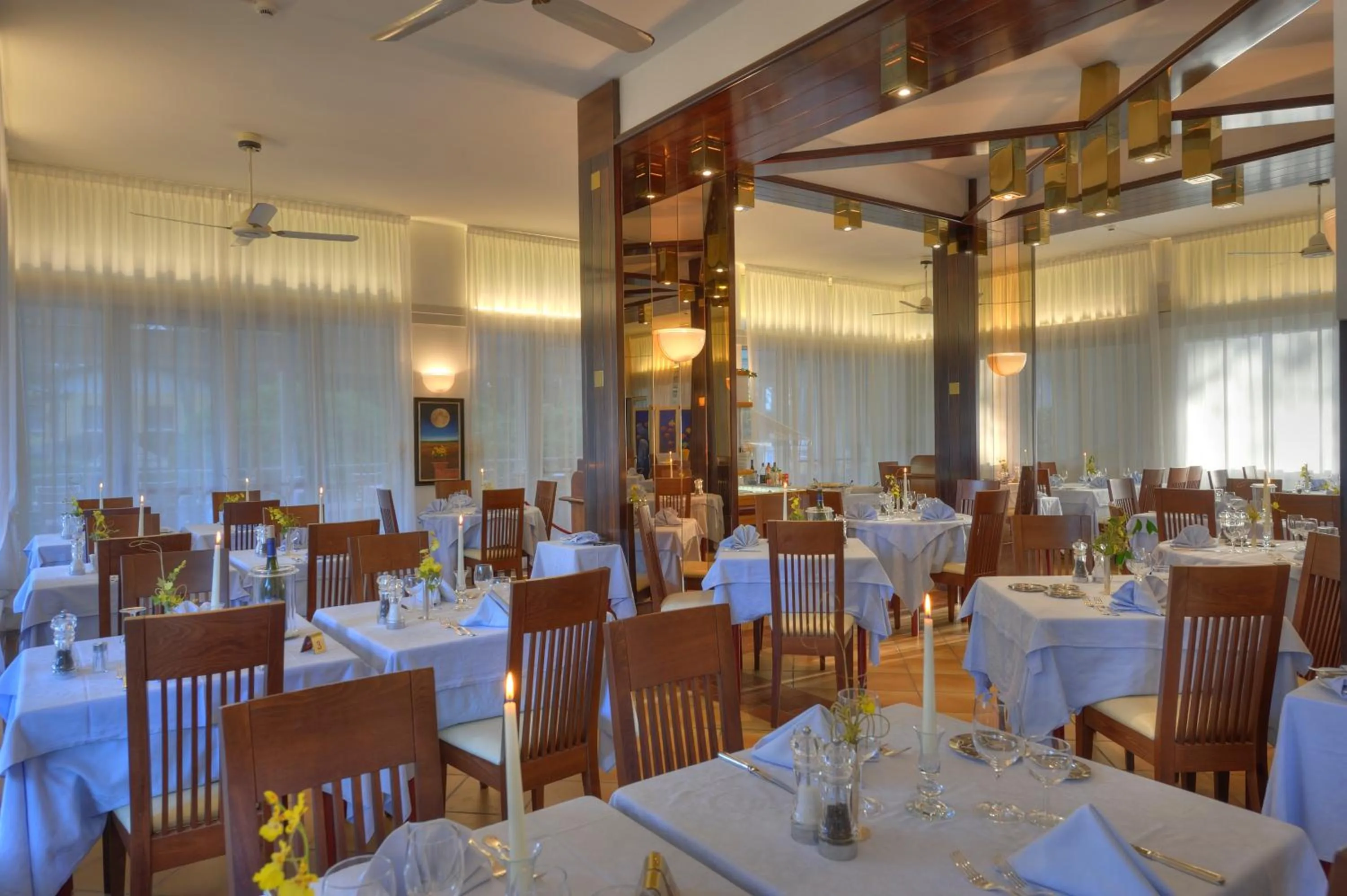 Restaurant/places to eat in Hotel Arizona