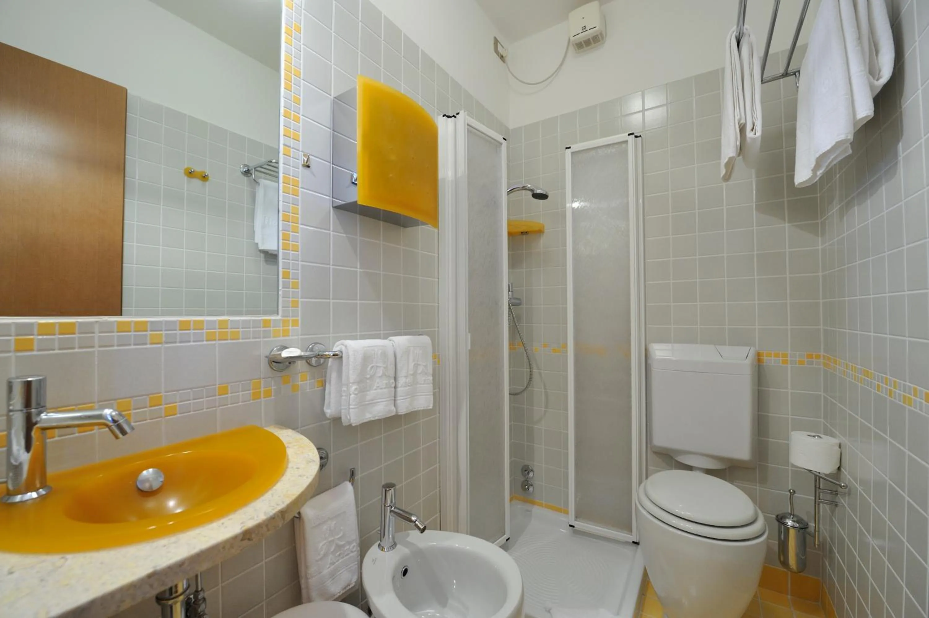 Shower in Hotel Arizona