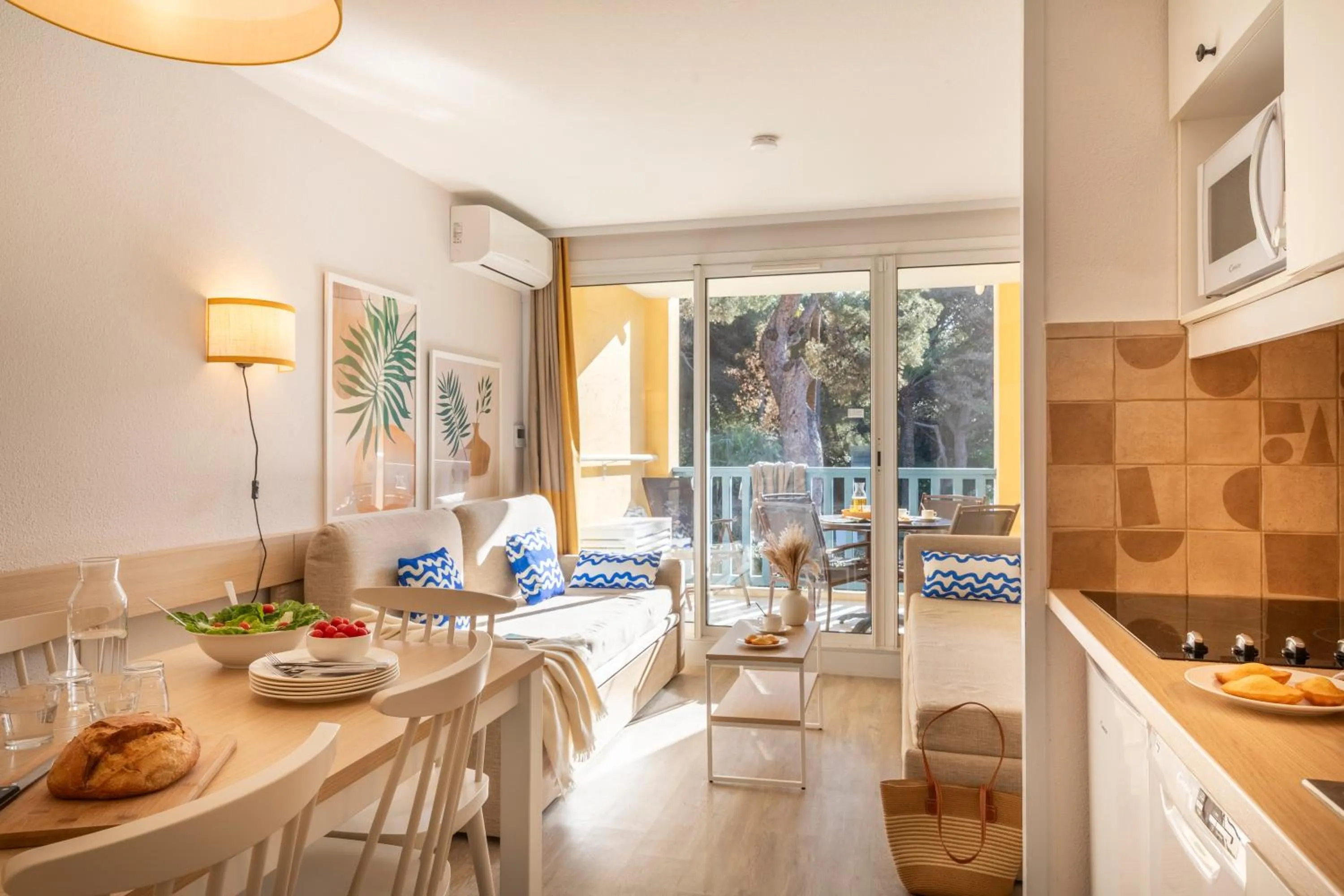 Kitchen or kitchenette in Résidence Pierre & Vacances La Pinède