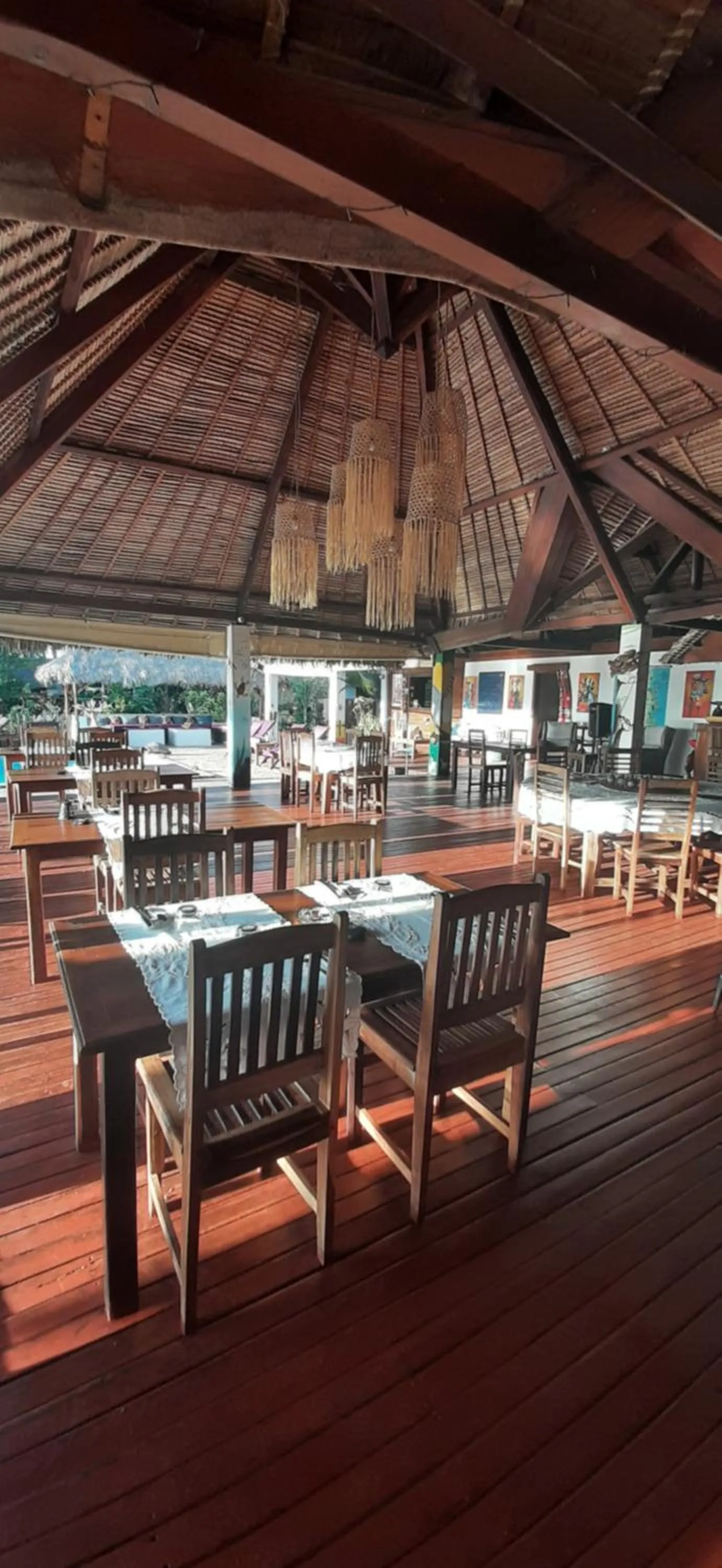 Restaurant/places to eat in Le Moya Beach