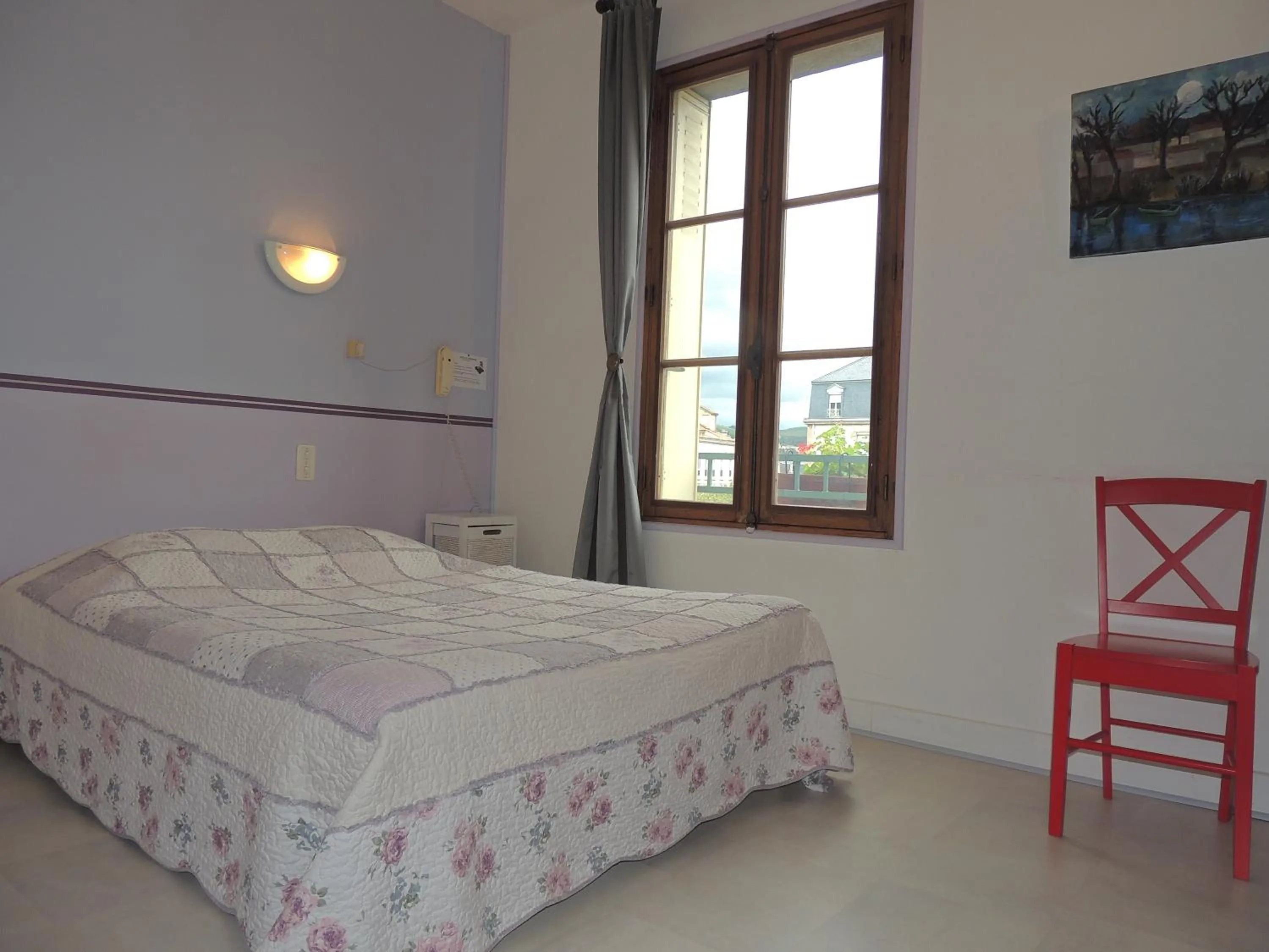 Photo of the whole room, Bed in Hôtel du Commerce