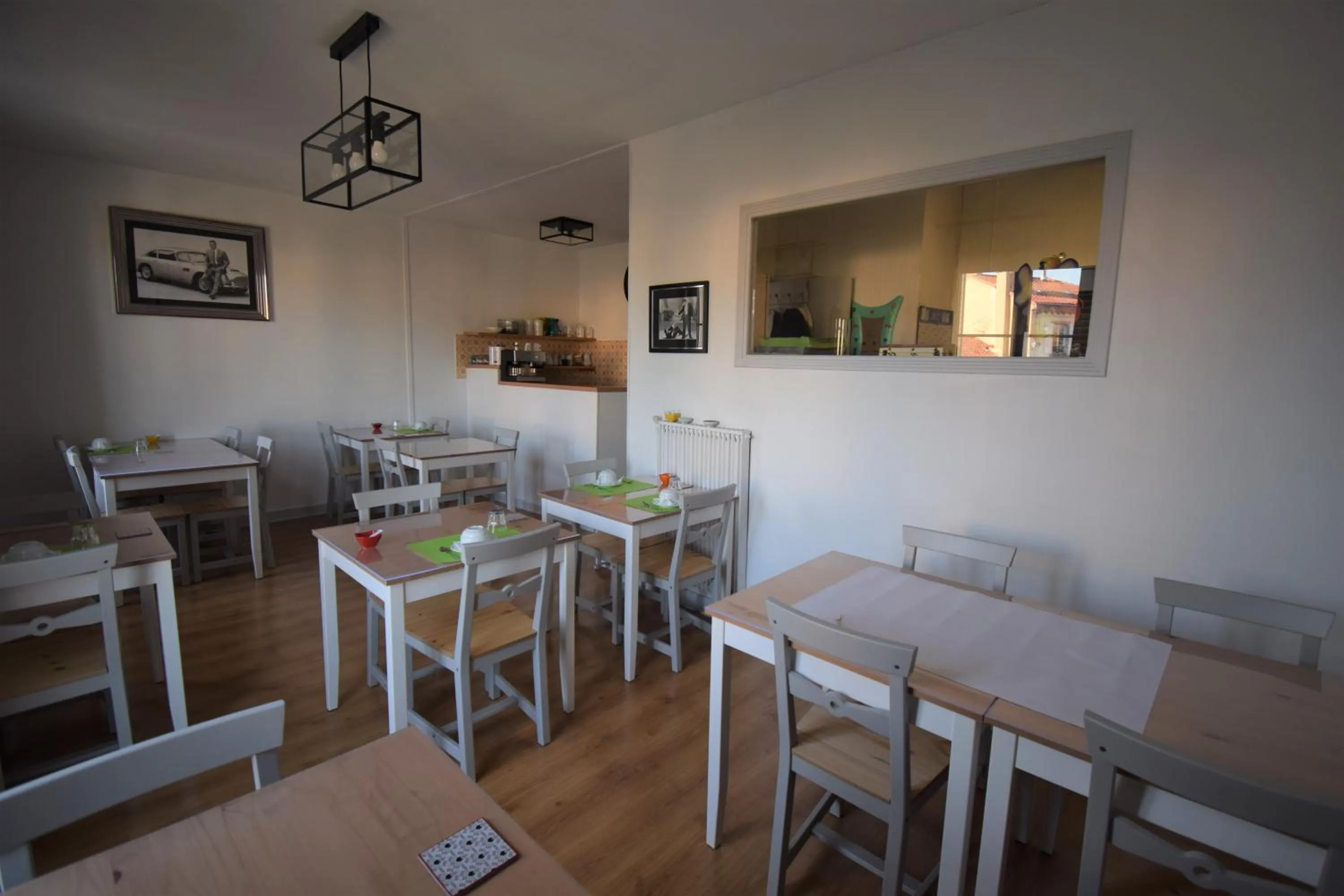 Breakfast in Hôtel du Commerce