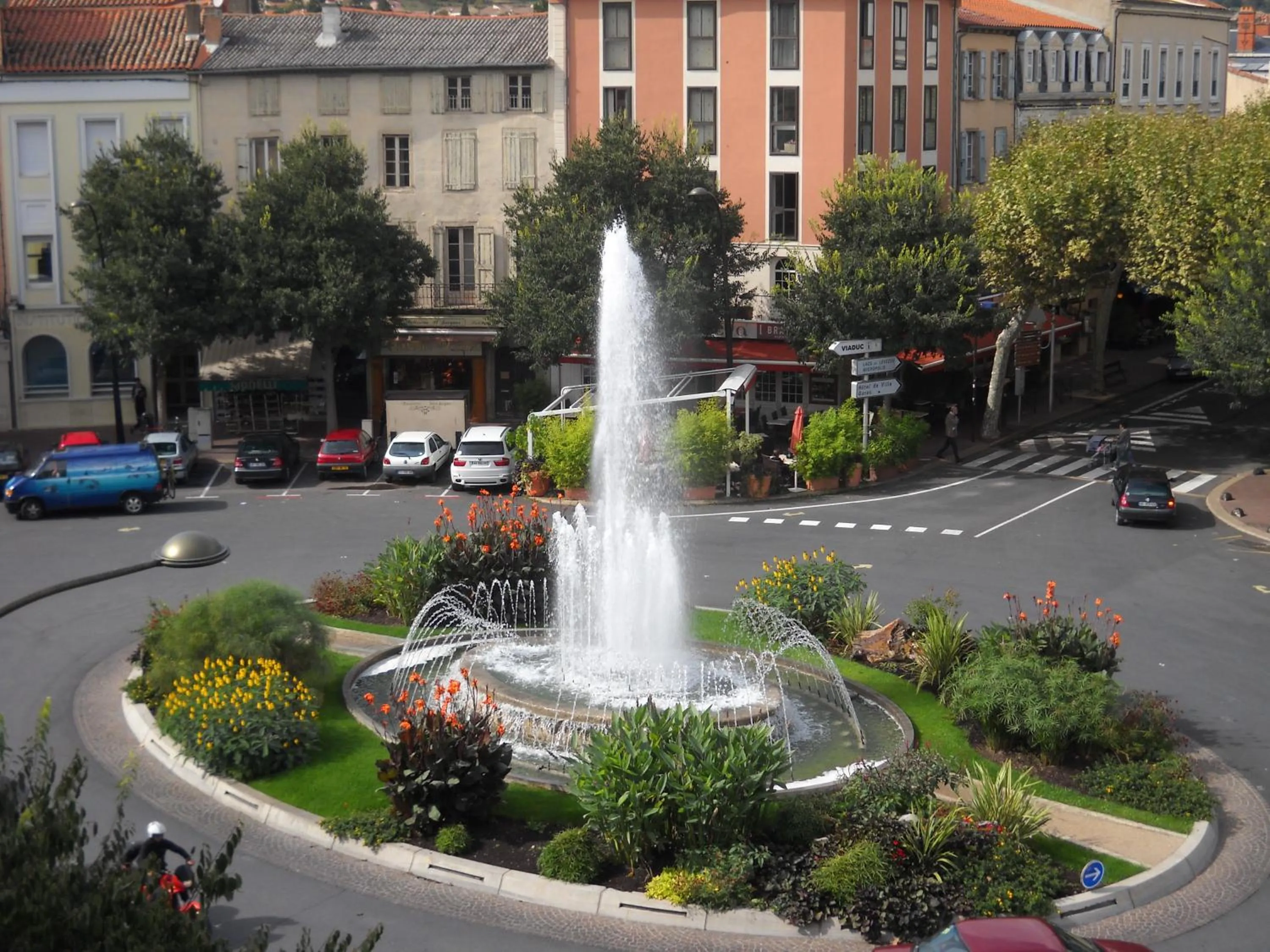 City view in Hôtel du Commerce