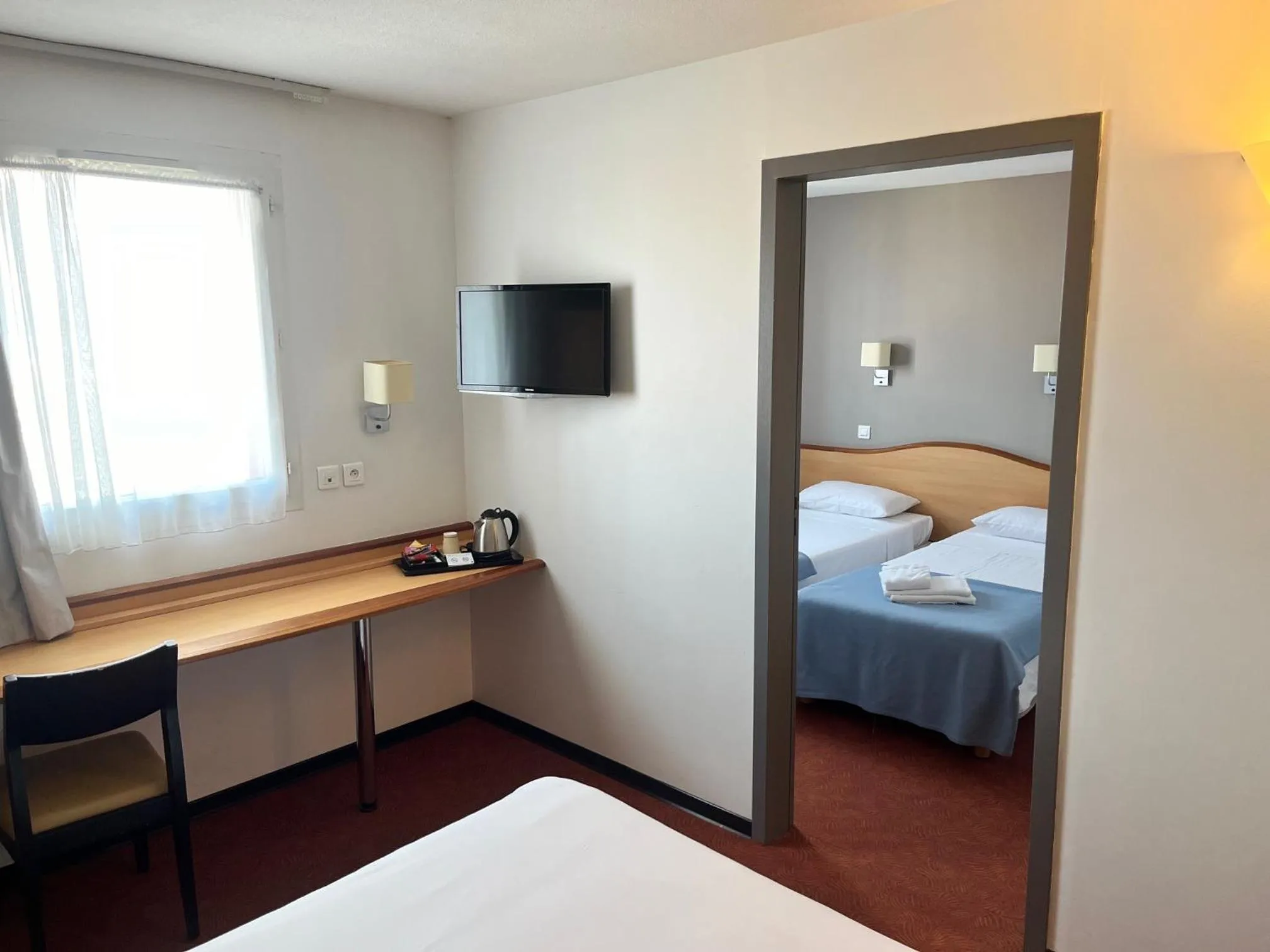 Bedroom, Bed in Brit Hotel Confort Montauban