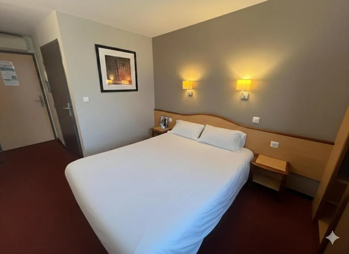 Bed in Brit Hotel Confort Montauban