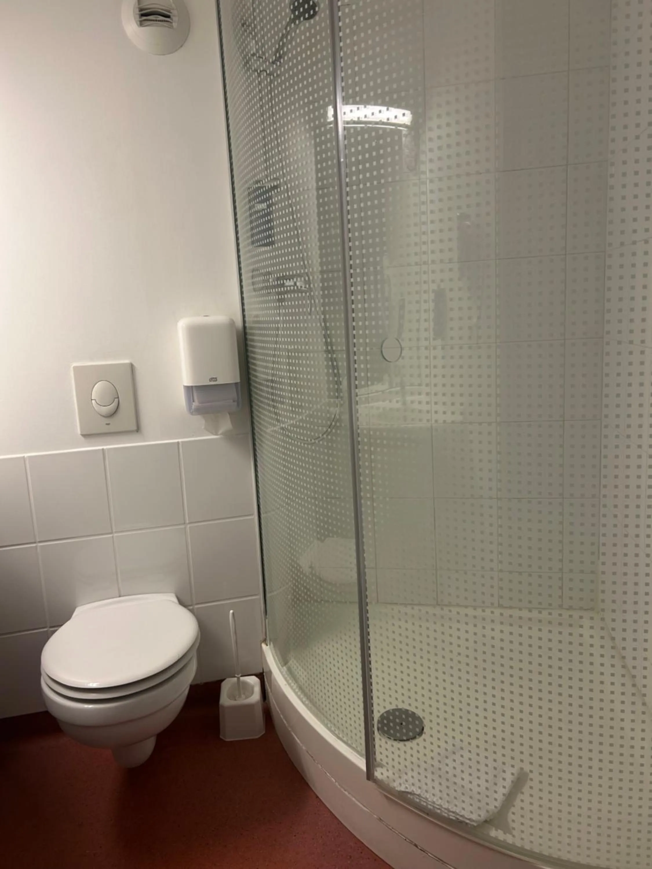 Bathroom in Brit Hotel Confort Montauban