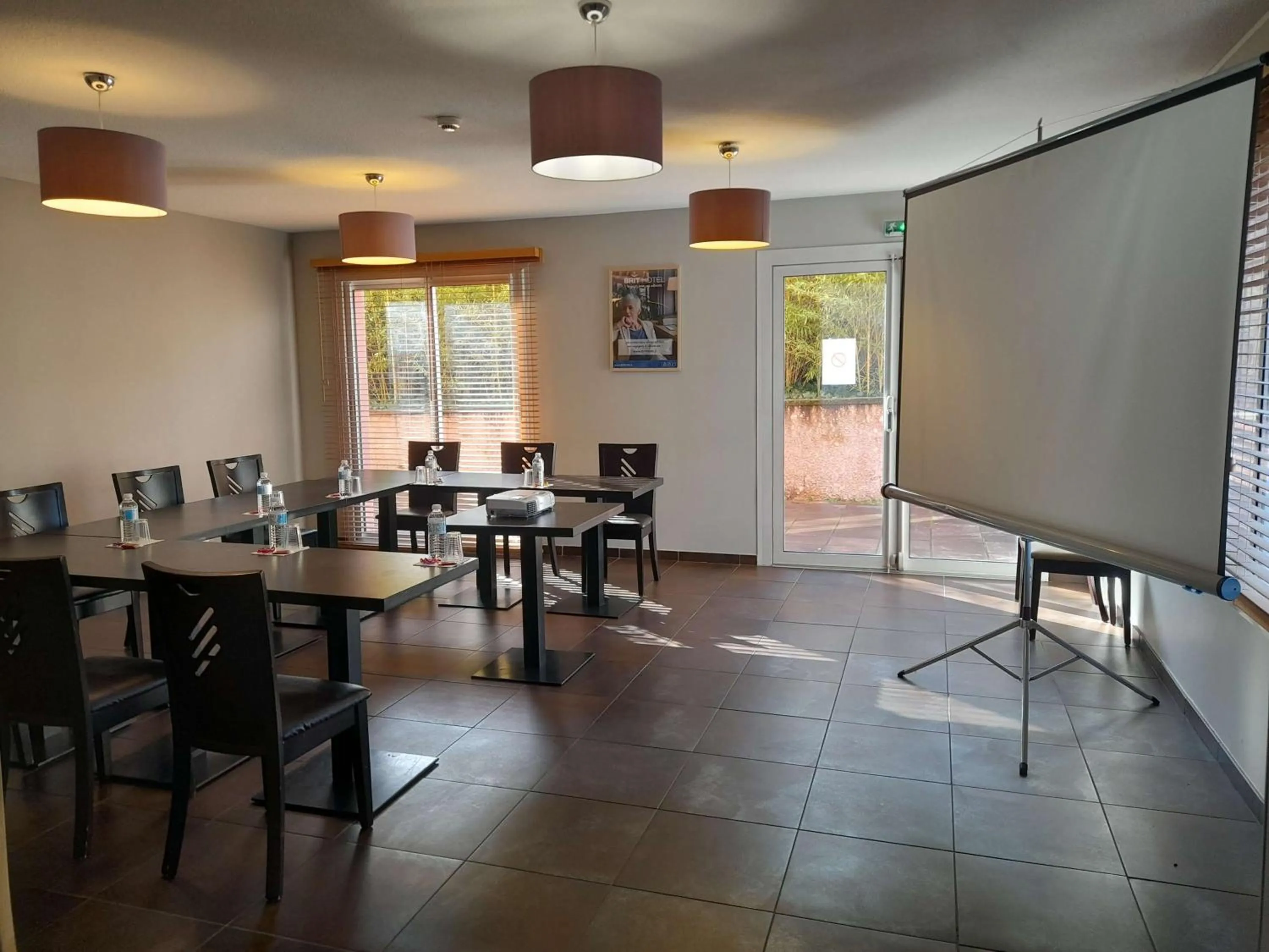 Meeting/conference room in Brit Hotel Confort Montauban