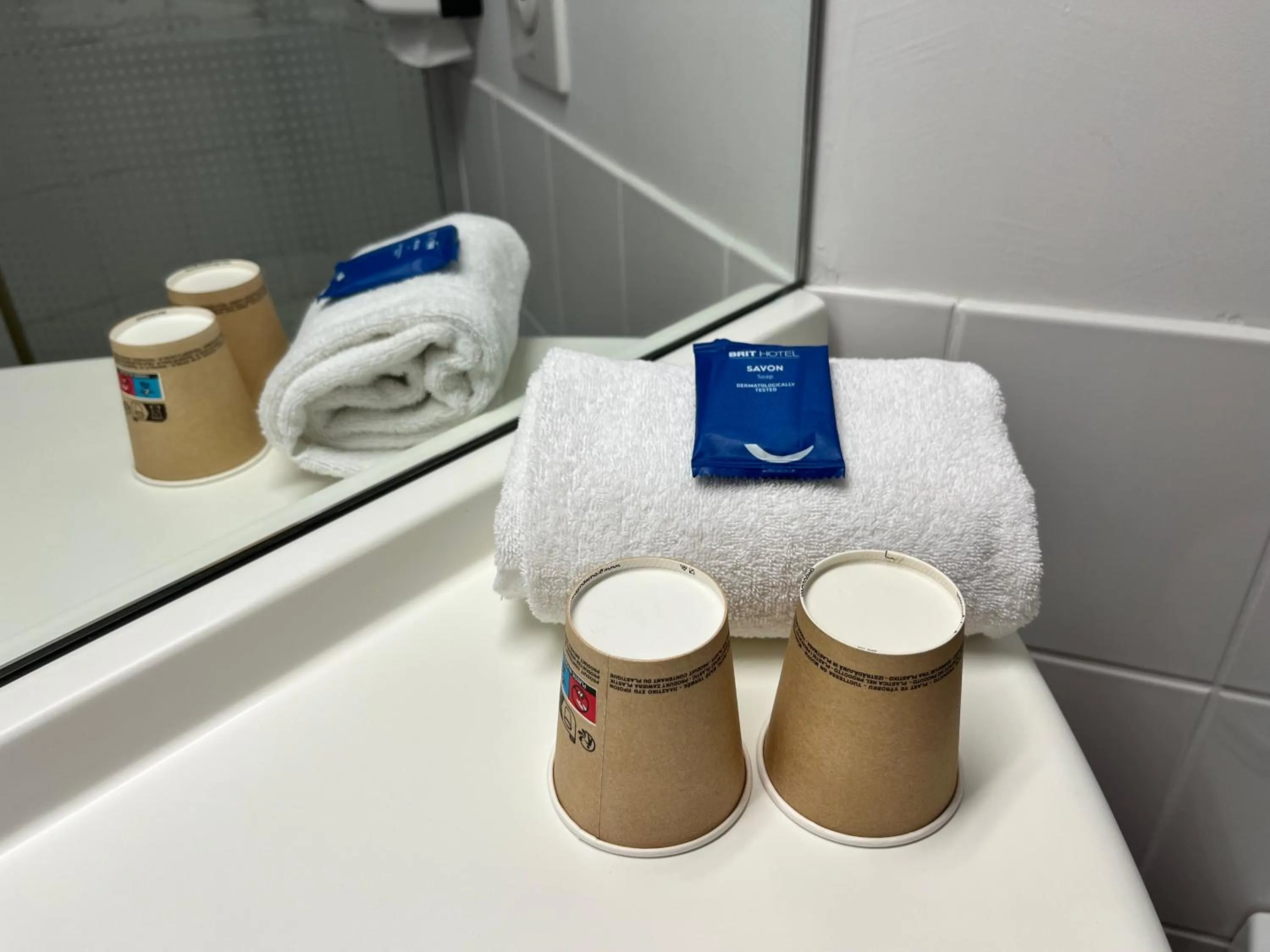 Bathroom in Brit Hotel Confort Montauban