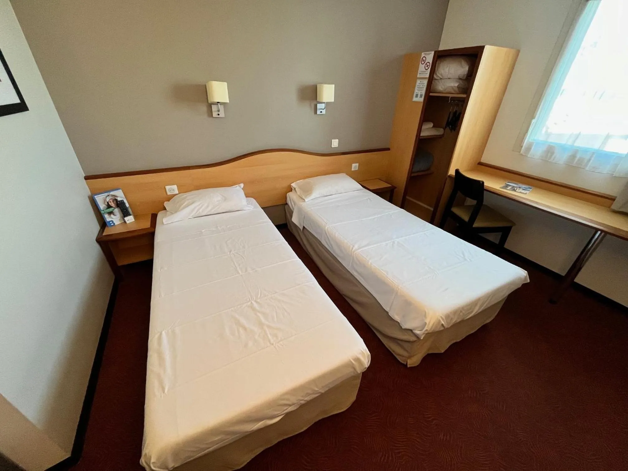 Bedroom, Bed in Brit Hotel Confort Montauban