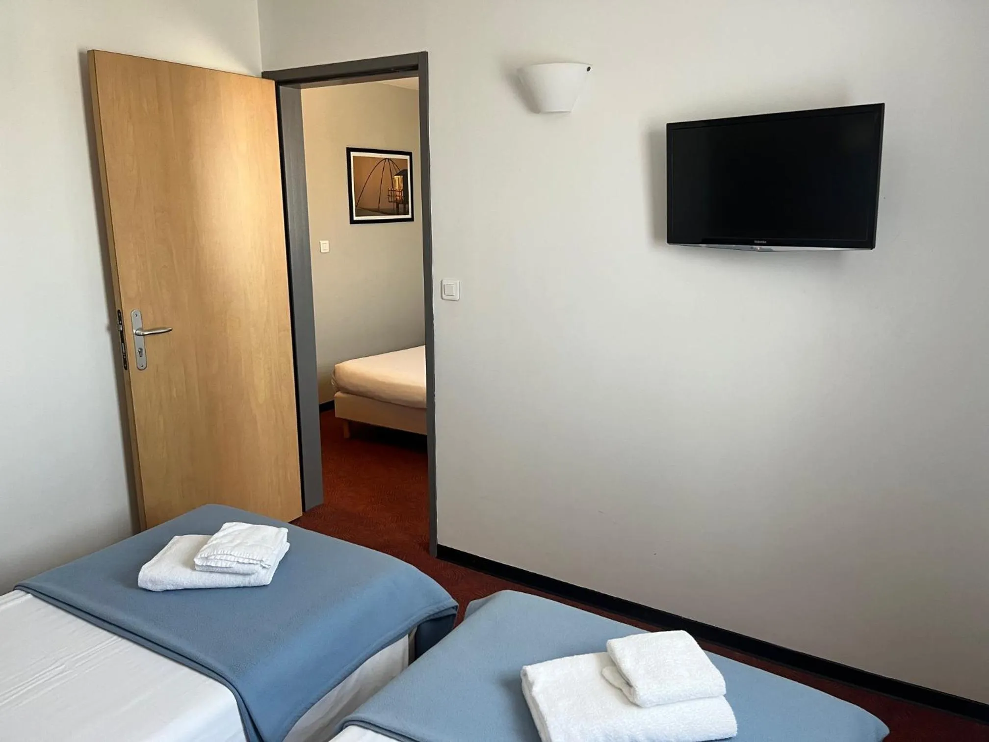 Bedroom, Bed in Brit Hotel Confort Montauban