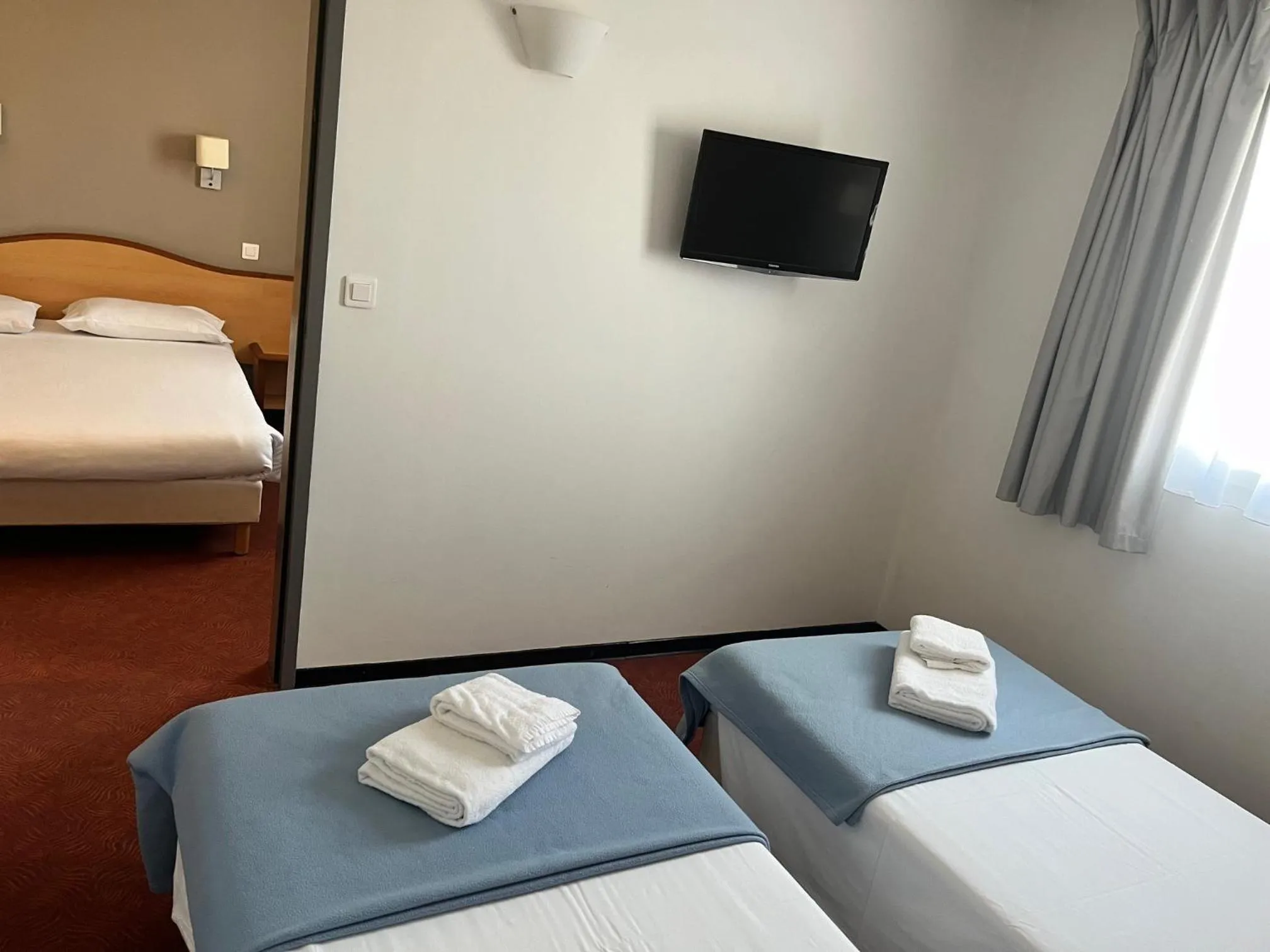 Bedroom, Bed in Brit Hotel Confort Montauban