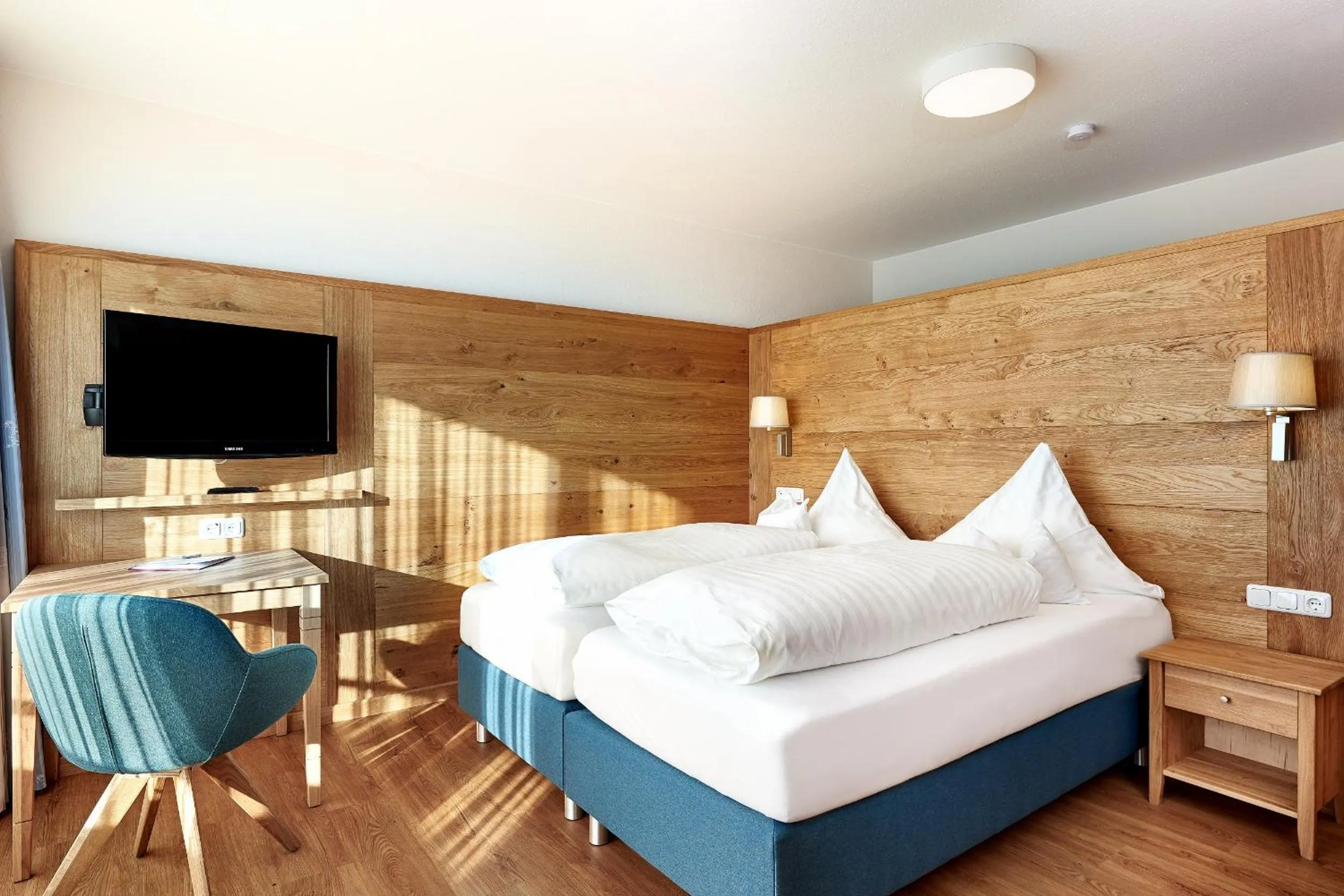 Photo of the whole room, Bed in Hotel zur Rose