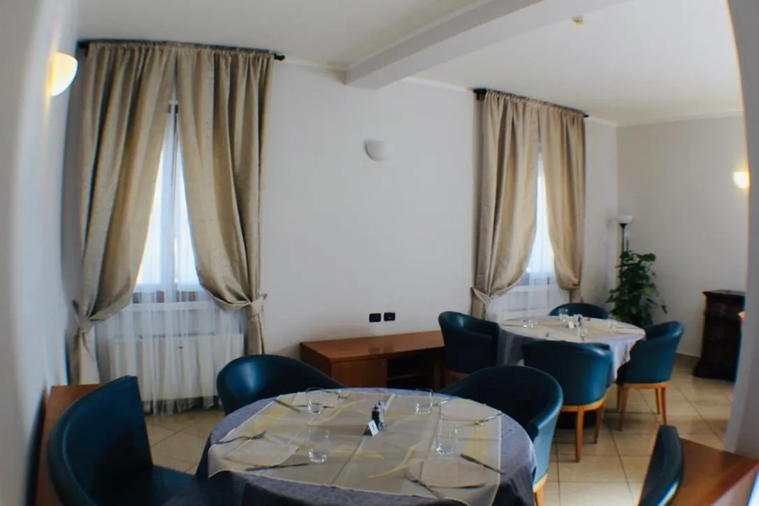 Restaurant/places to eat in Hotel Europa Milano