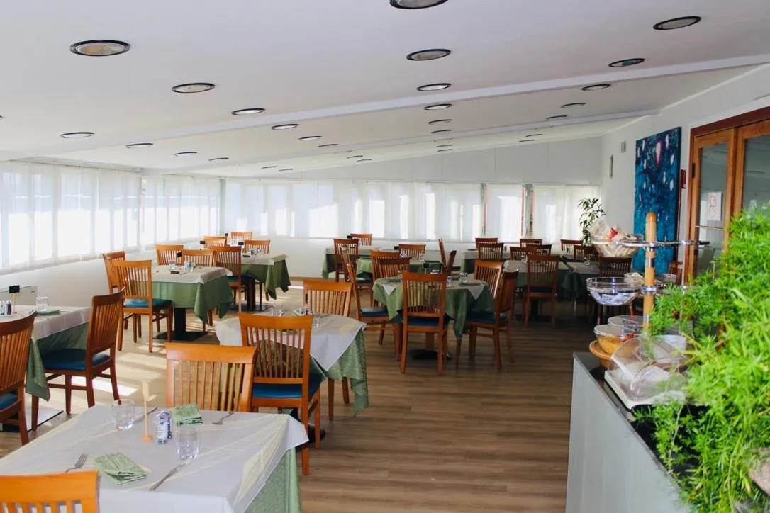 Restaurant/places to eat in Hotel Europa Milano