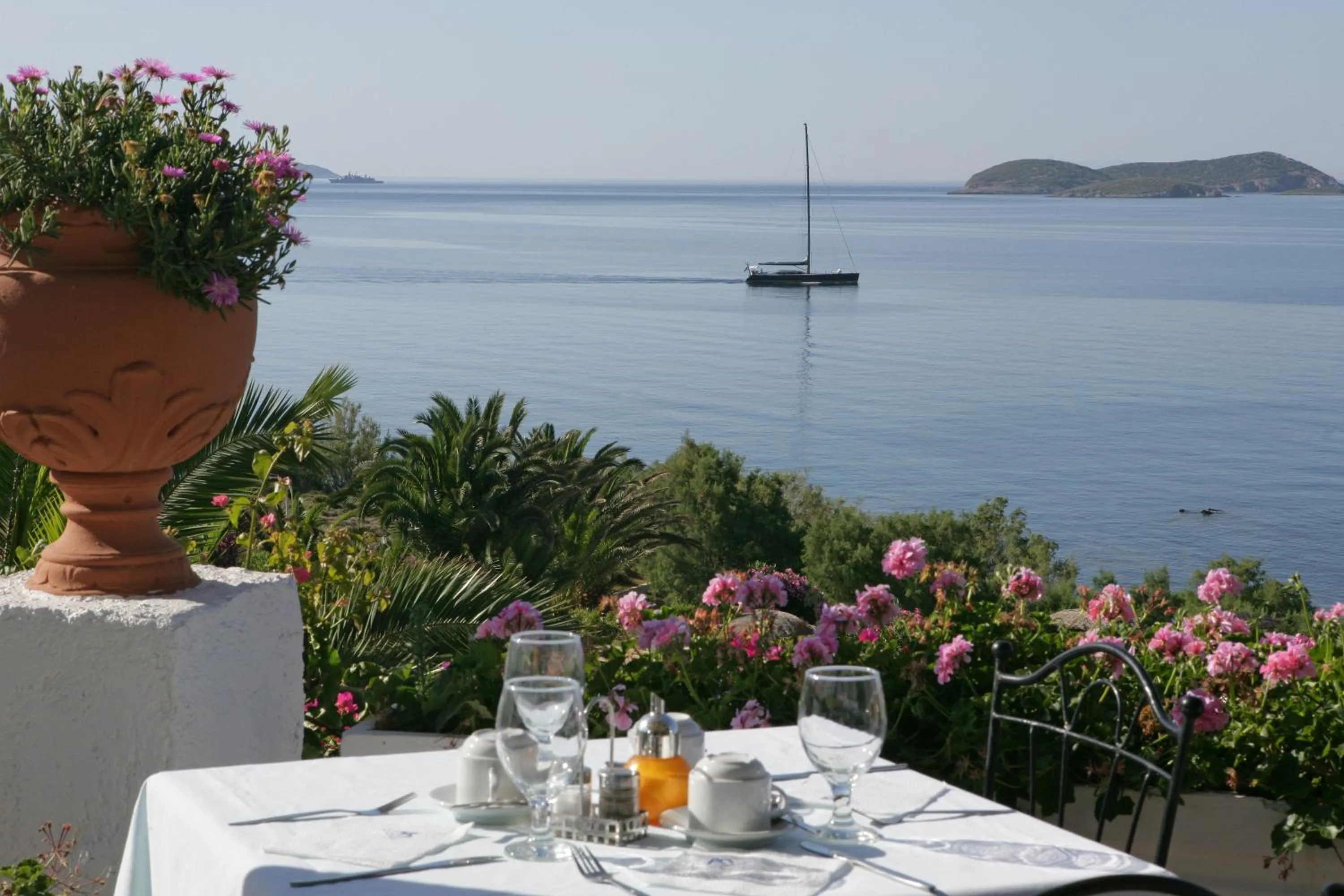 Restaurant/places to eat in Andros Holiday Hotel