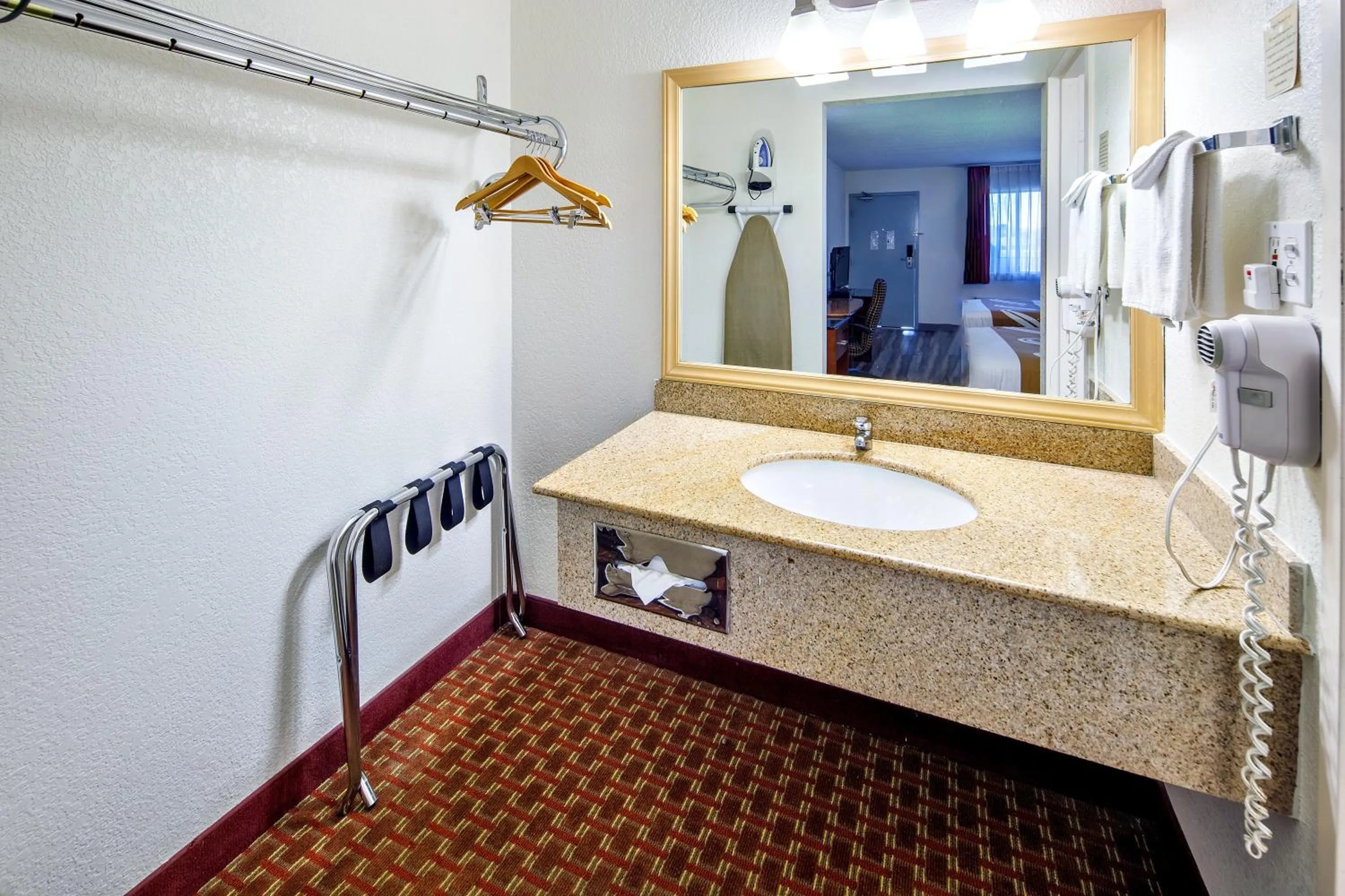 Quality Inn & Suites Lake Havasu City