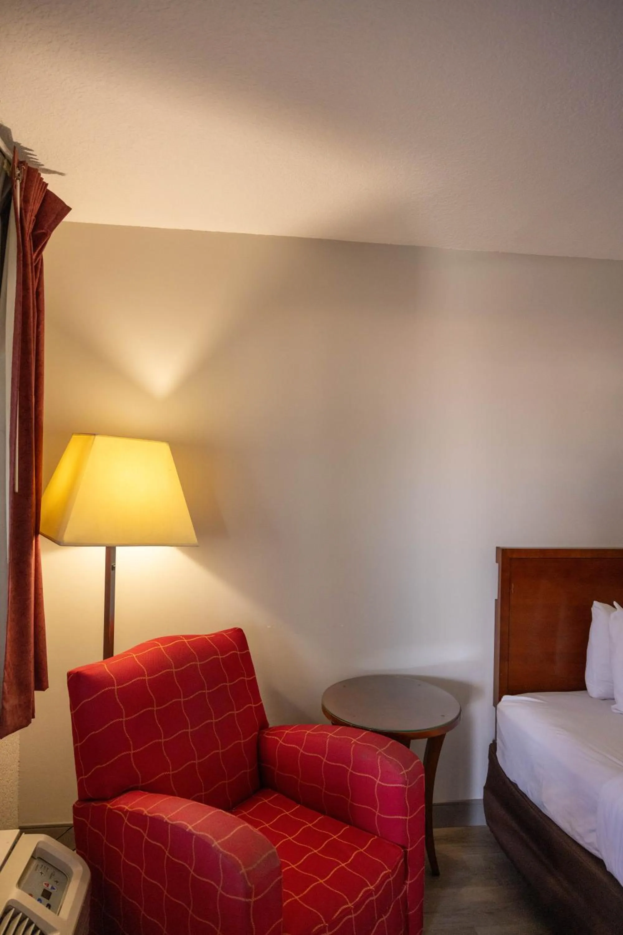 Bed in Quality Inn & Suites Lake Havasu City