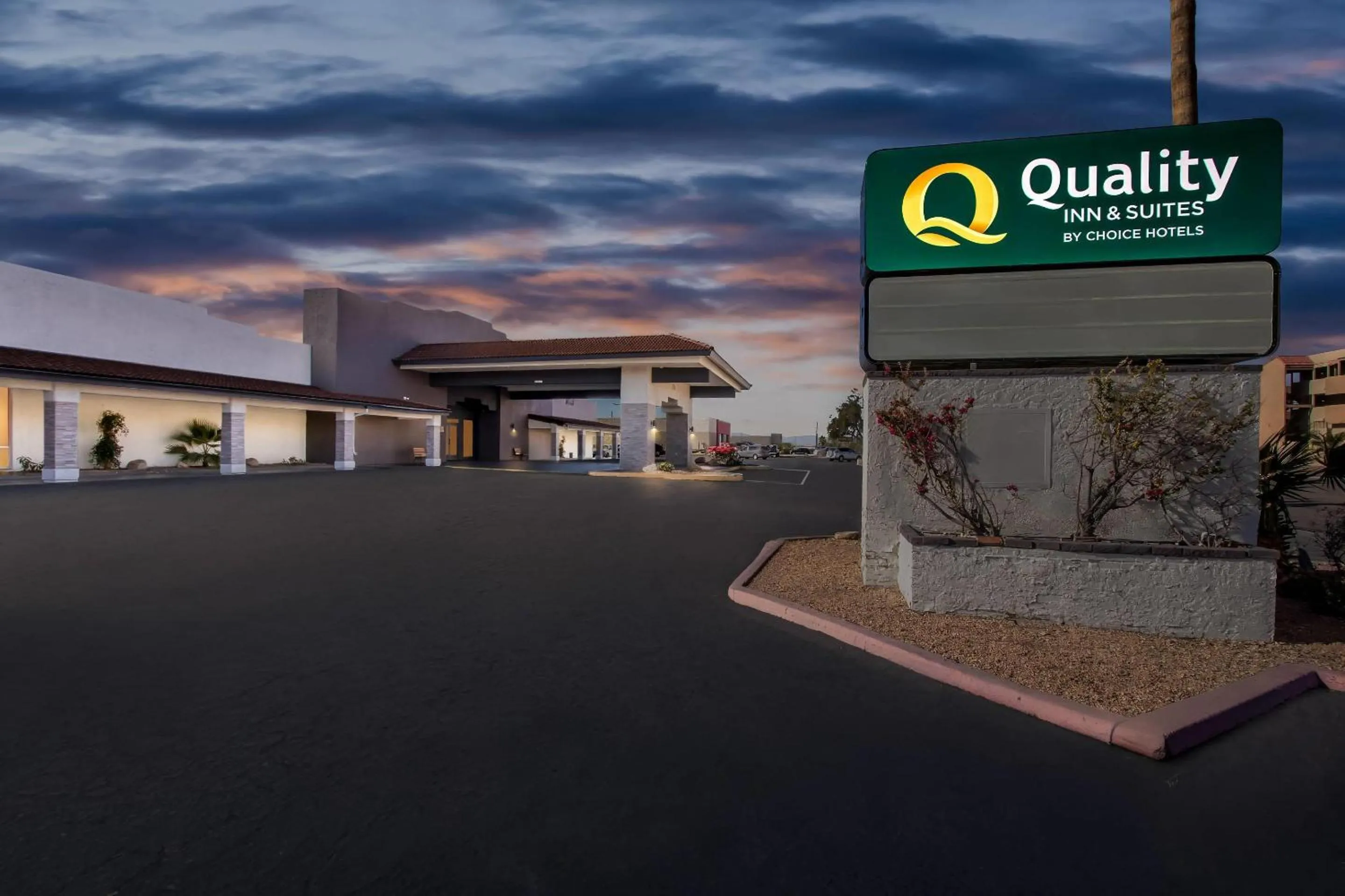 Property building in Quality Inn & Suites Lake Havasu City