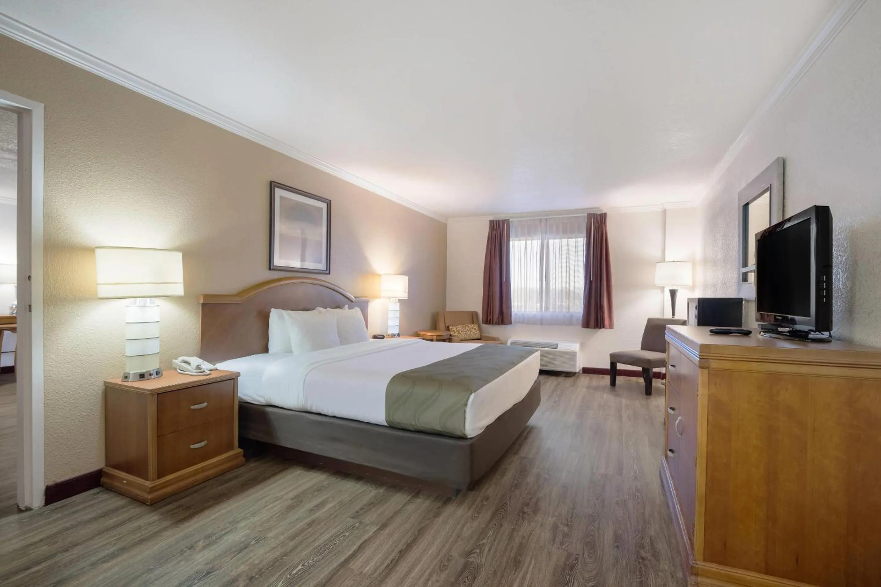 Bedroom, Bed in Quality Inn & Suites Lake Havasu City