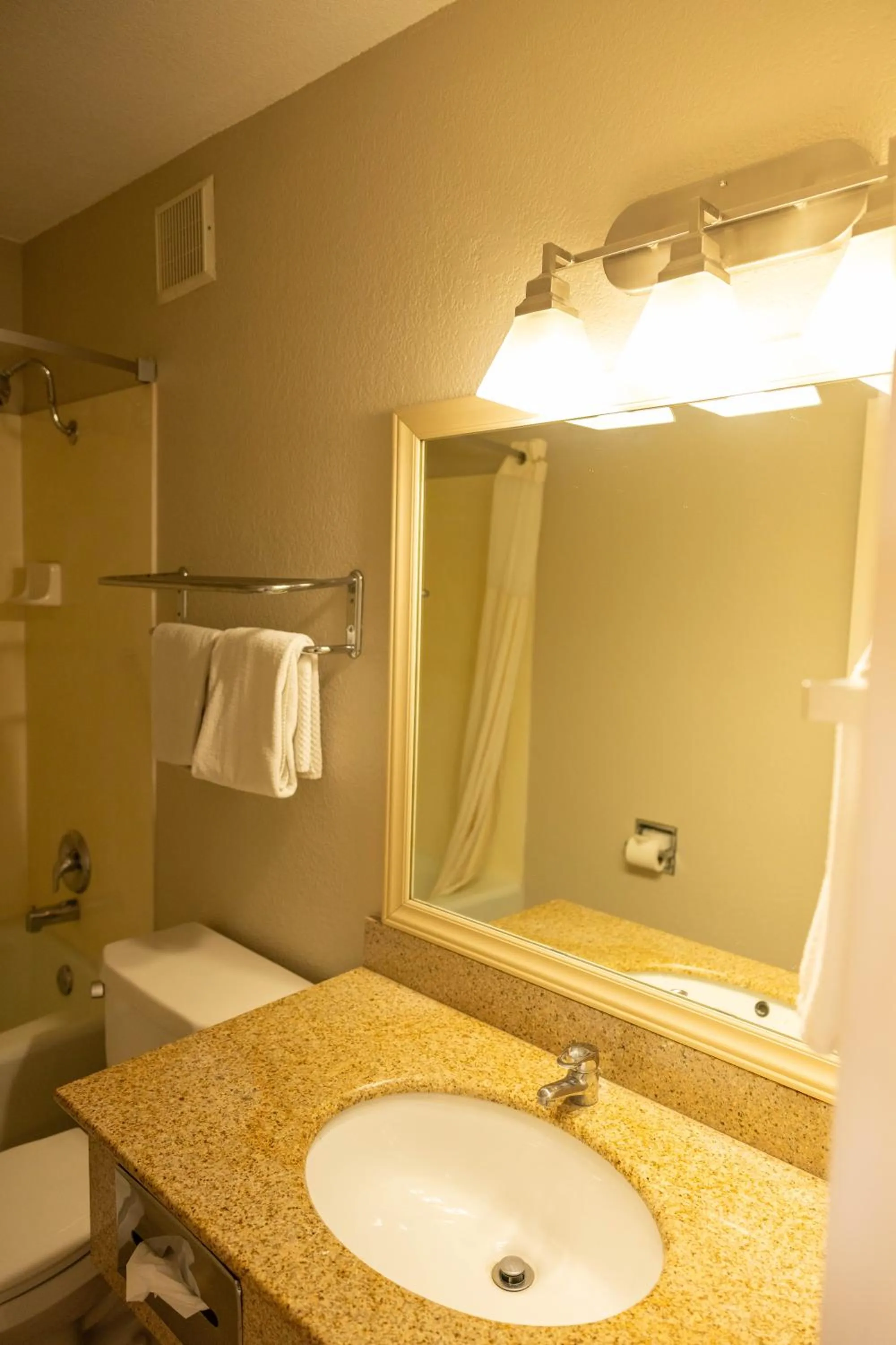 Quality Inn & Suites Lake Havasu City