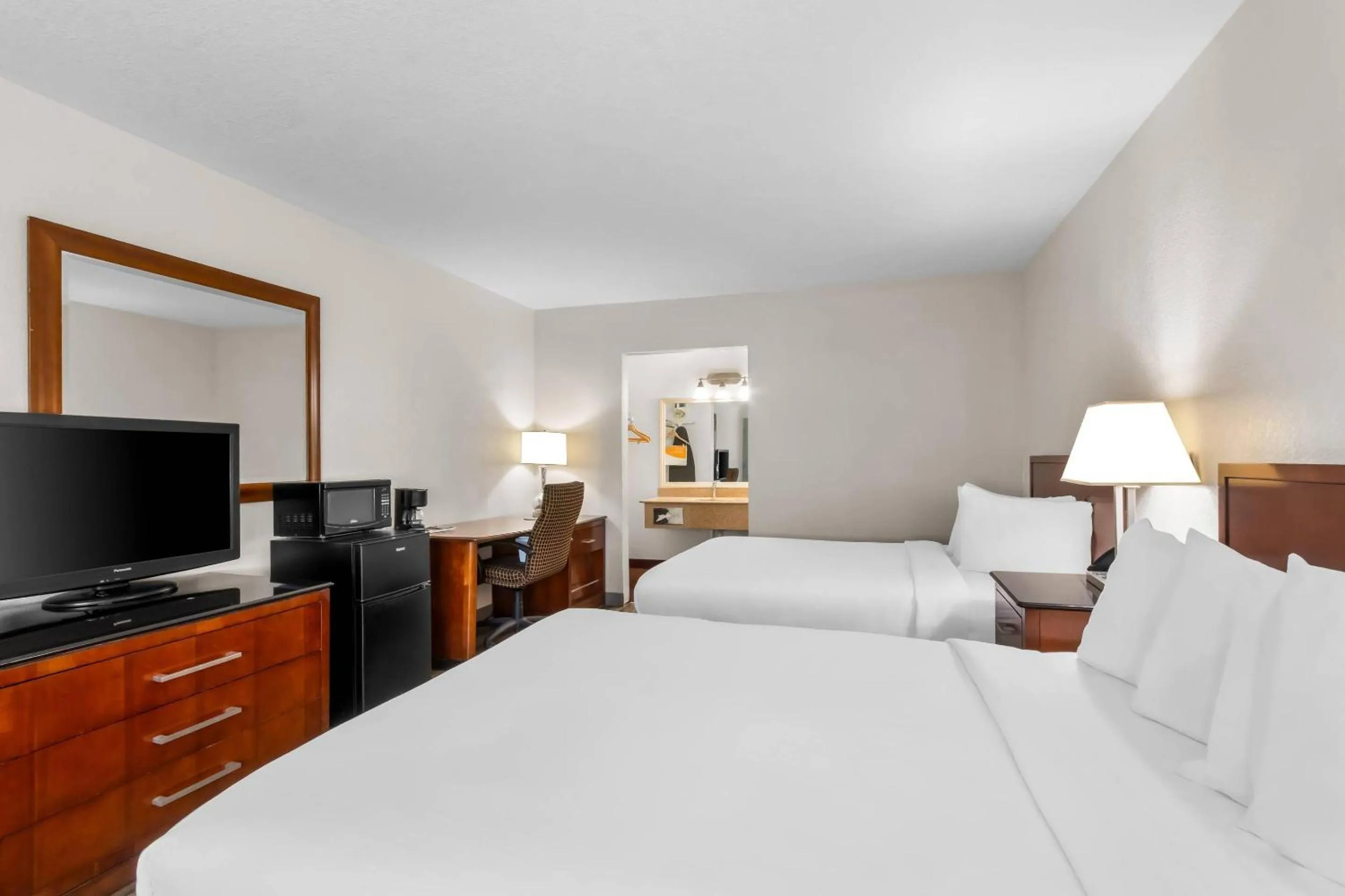 Bedroom, Bed in Quality Inn & Suites Lake Havasu City