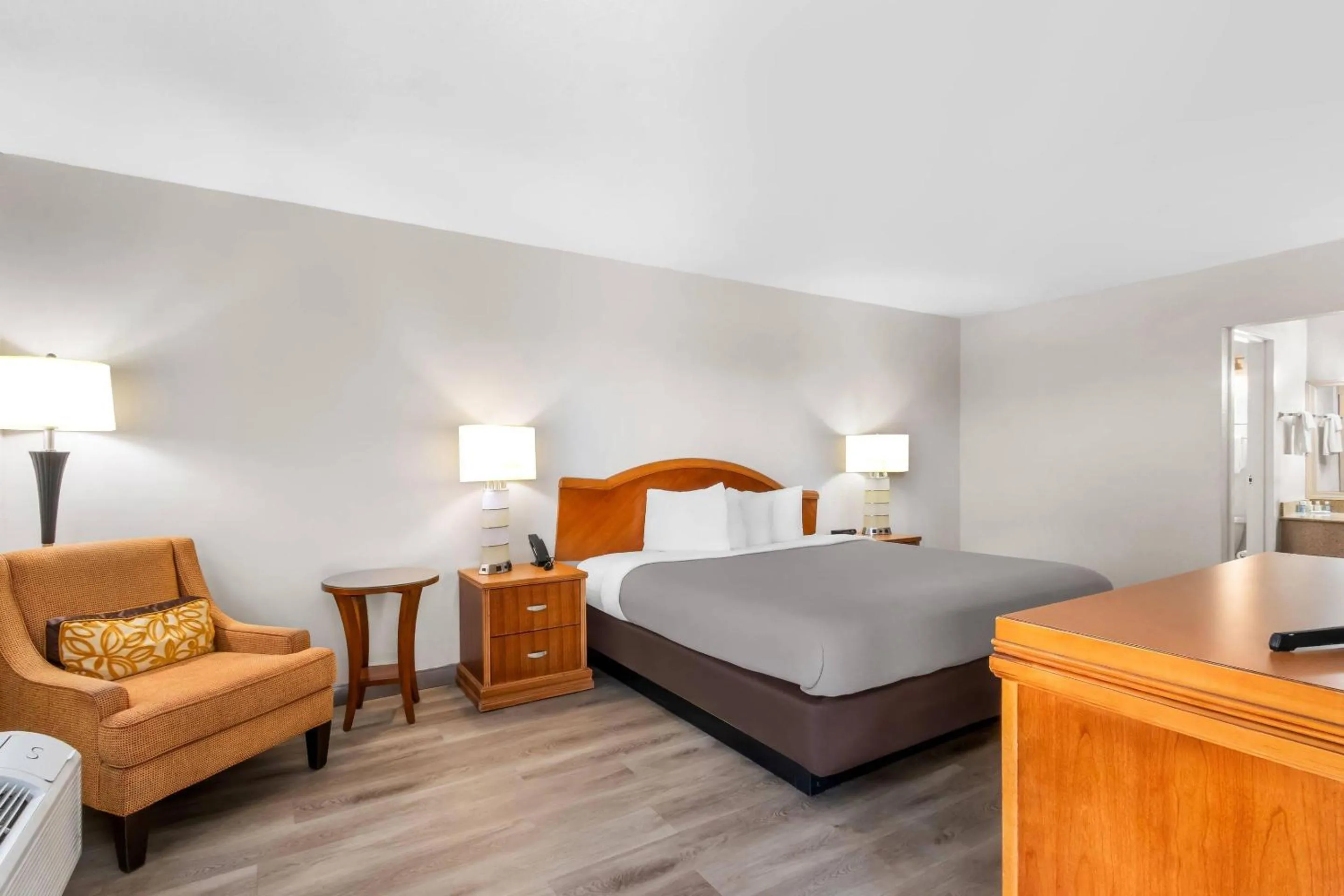 Bedroom, Bed in Quality Inn & Suites Lake Havasu City