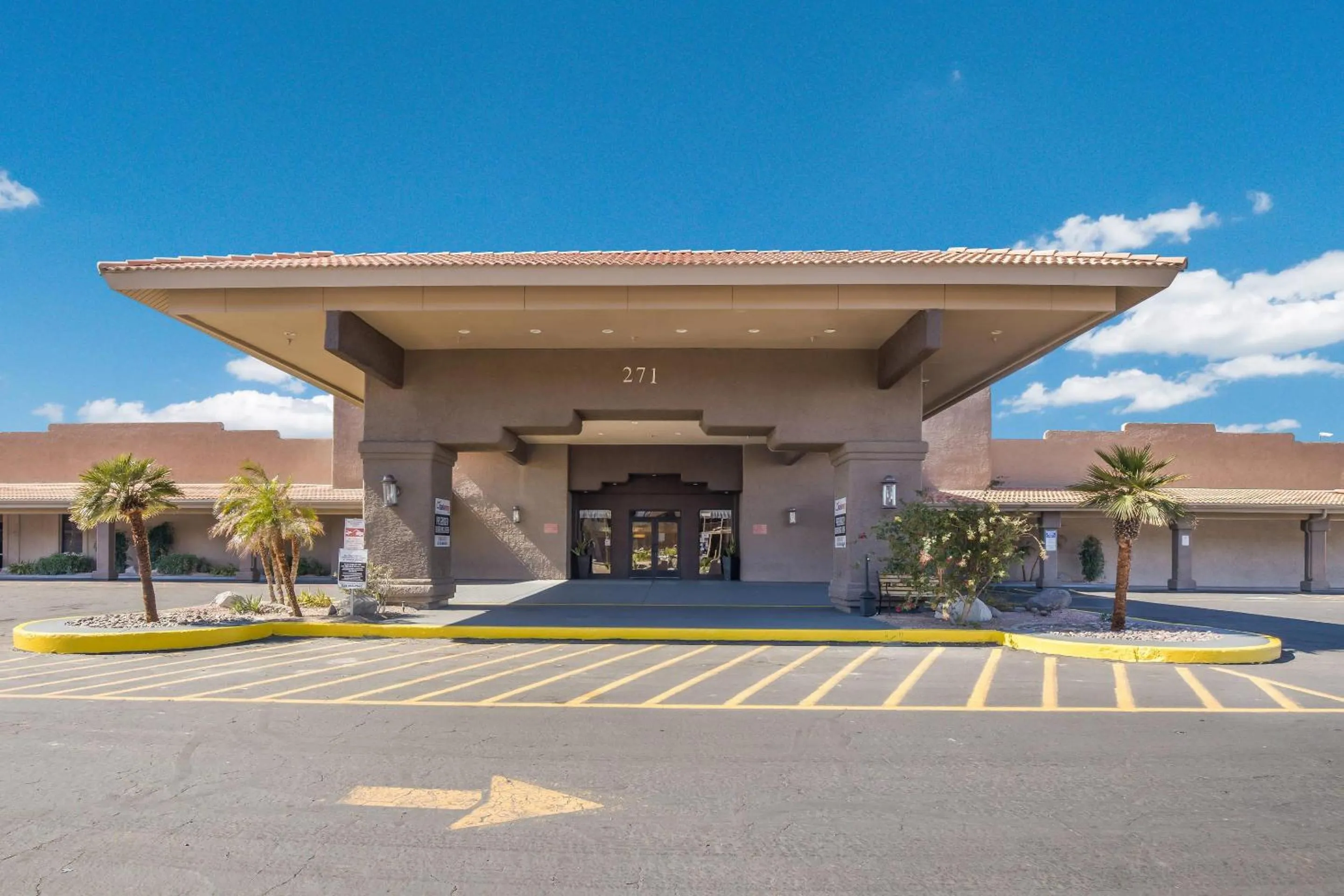 Property building in Quality Inn & Suites Lake Havasu City