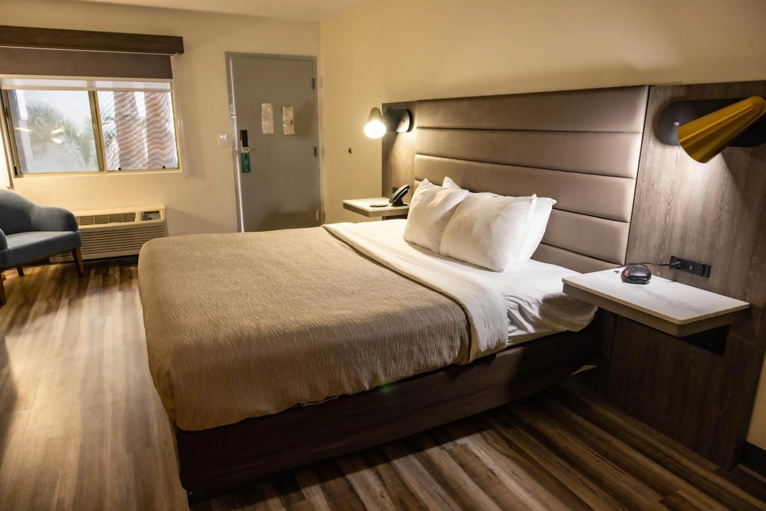 Bed in Quality Inn & Suites Lake Havasu City