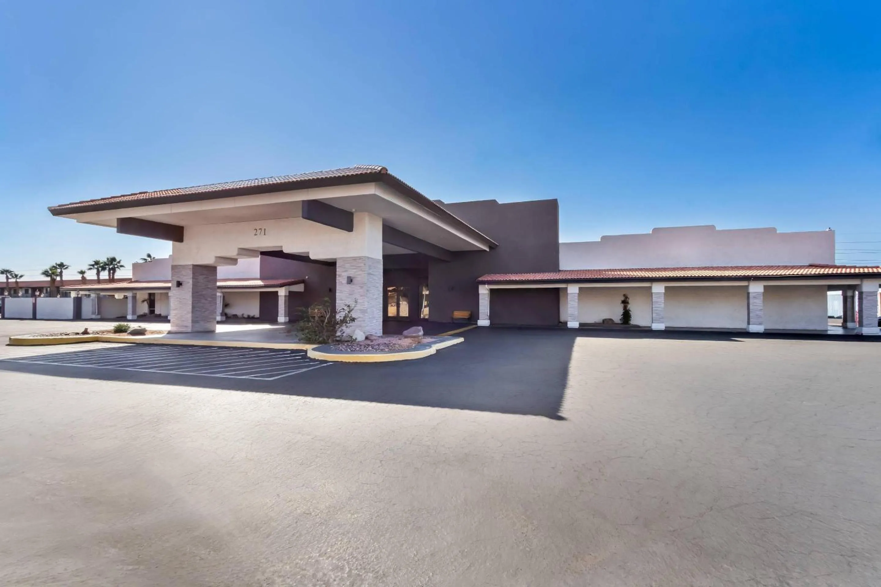 Property building in Quality Inn & Suites Lake Havasu City