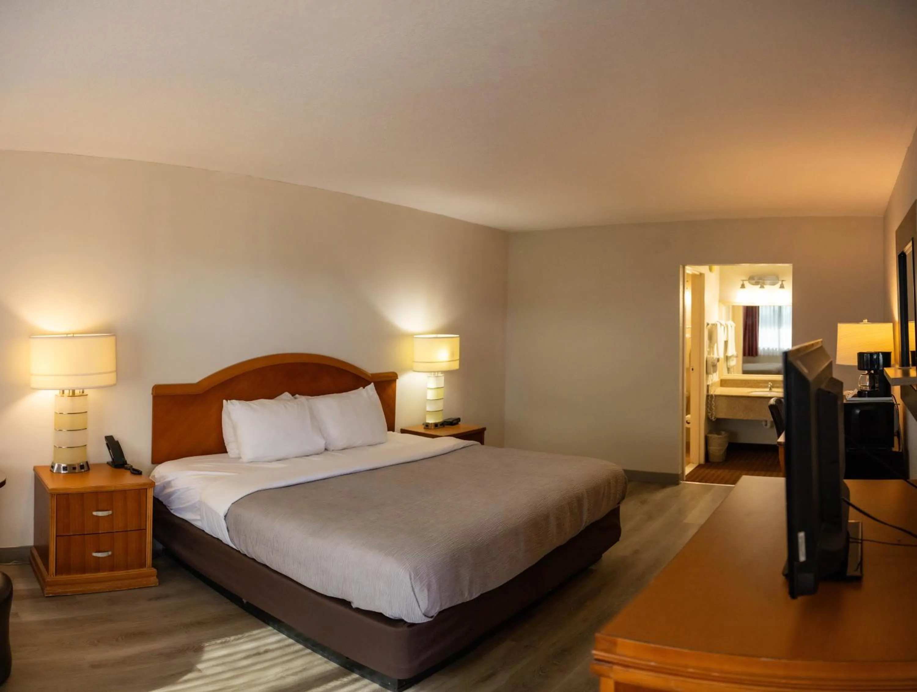 Bed in Quality Inn & Suites Lake Havasu City