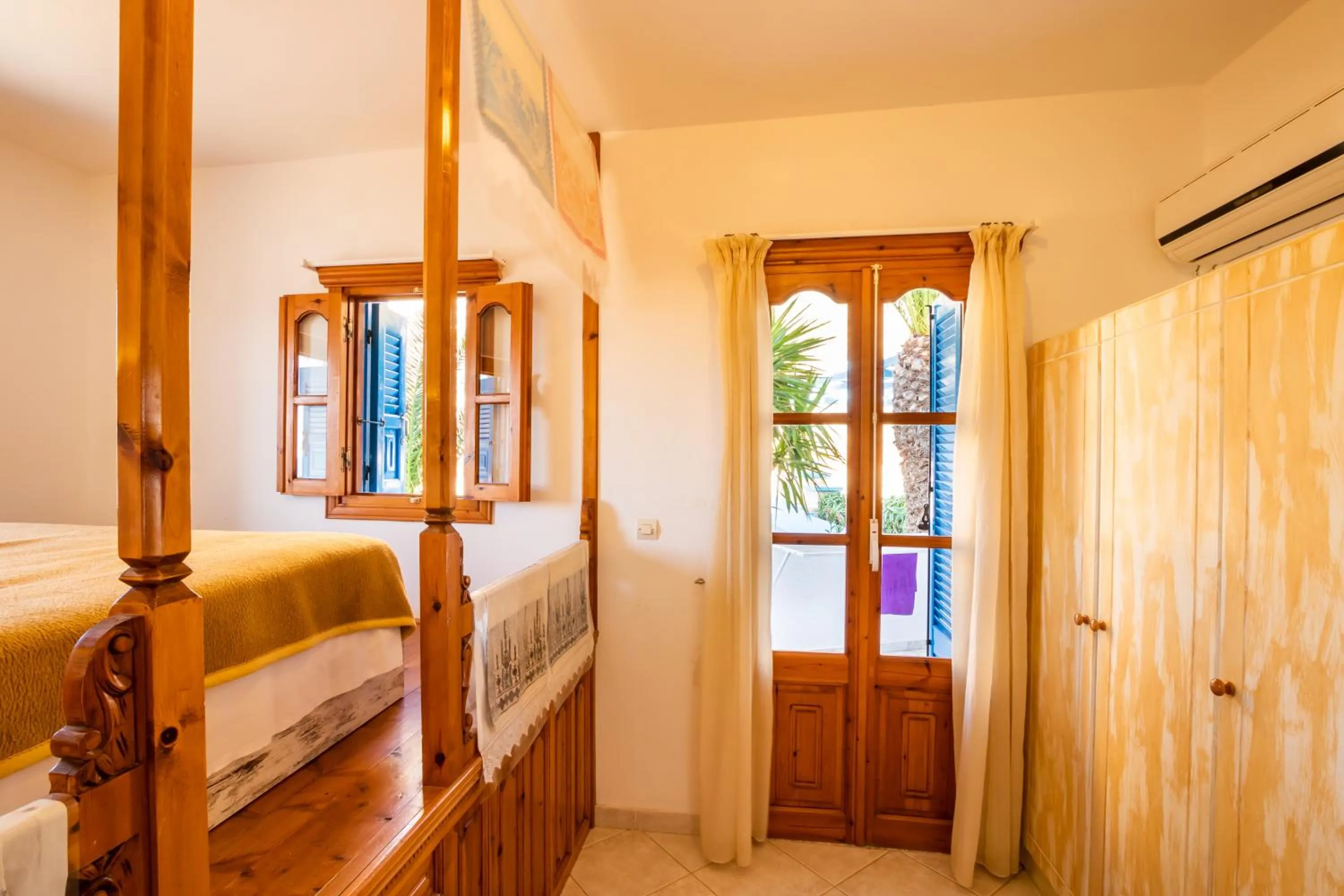 Bed in Arhontiko Hotel