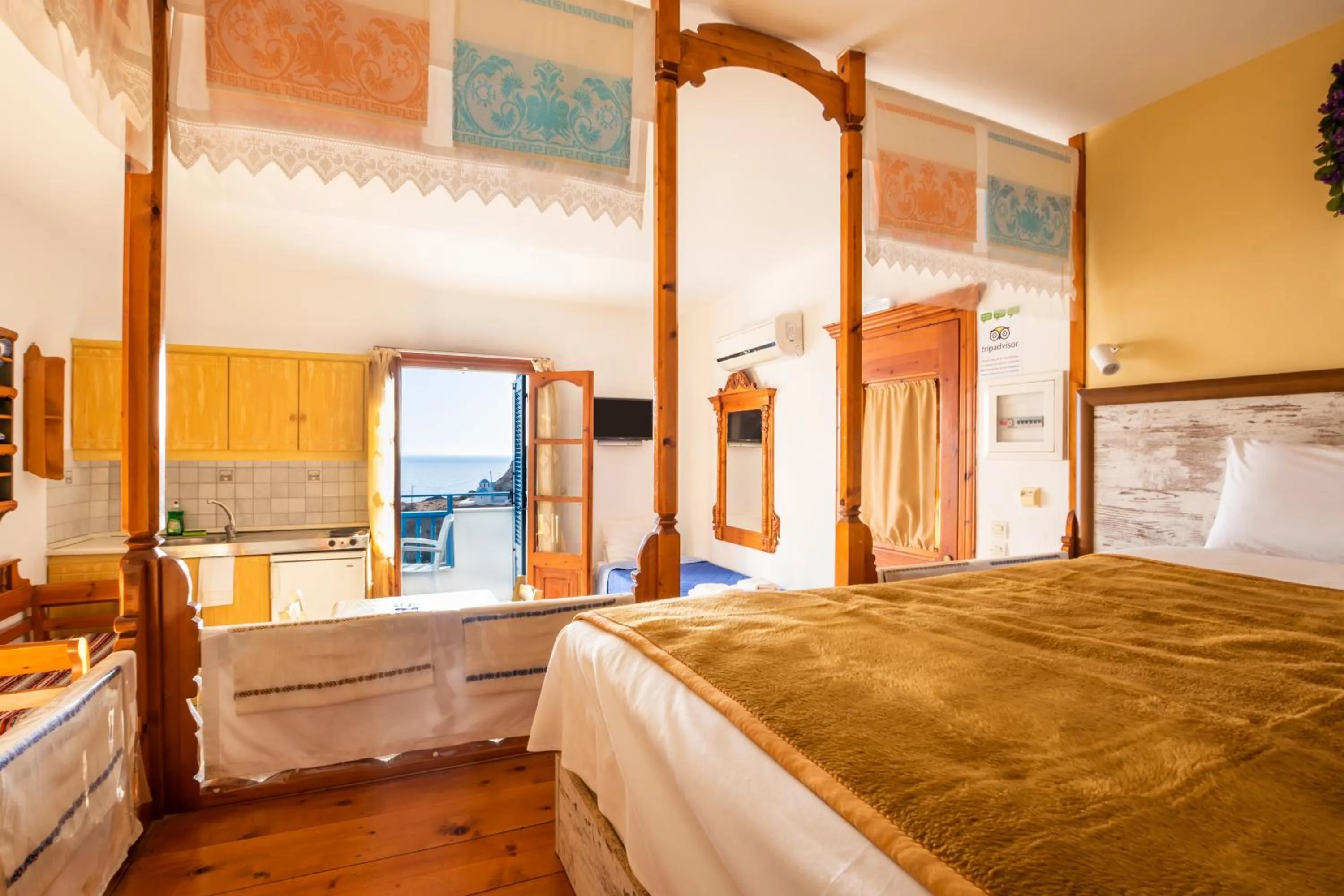 Bed in Arhontiko Hotel