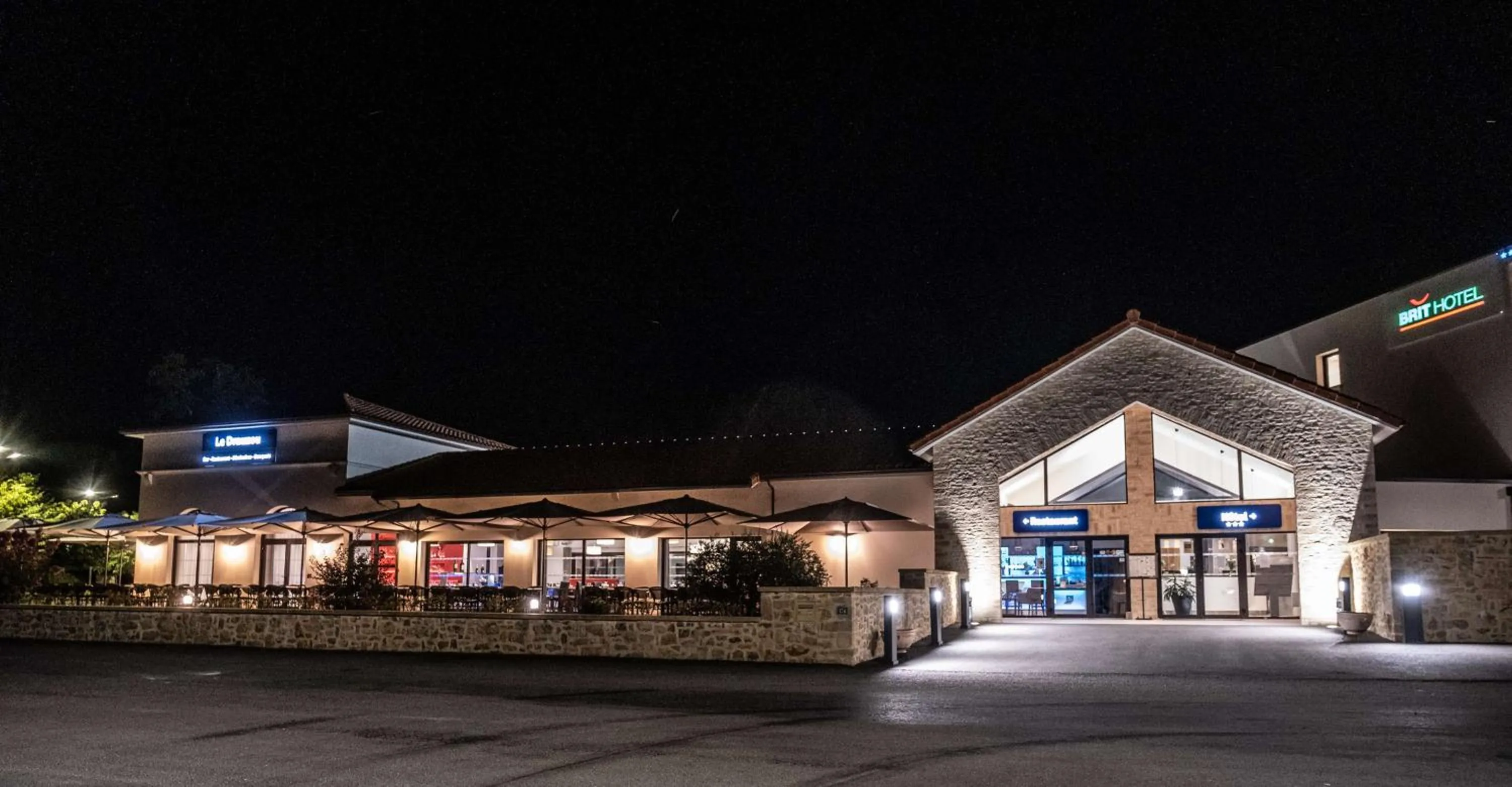 Property building in Brit Hotel Privilège Figeac