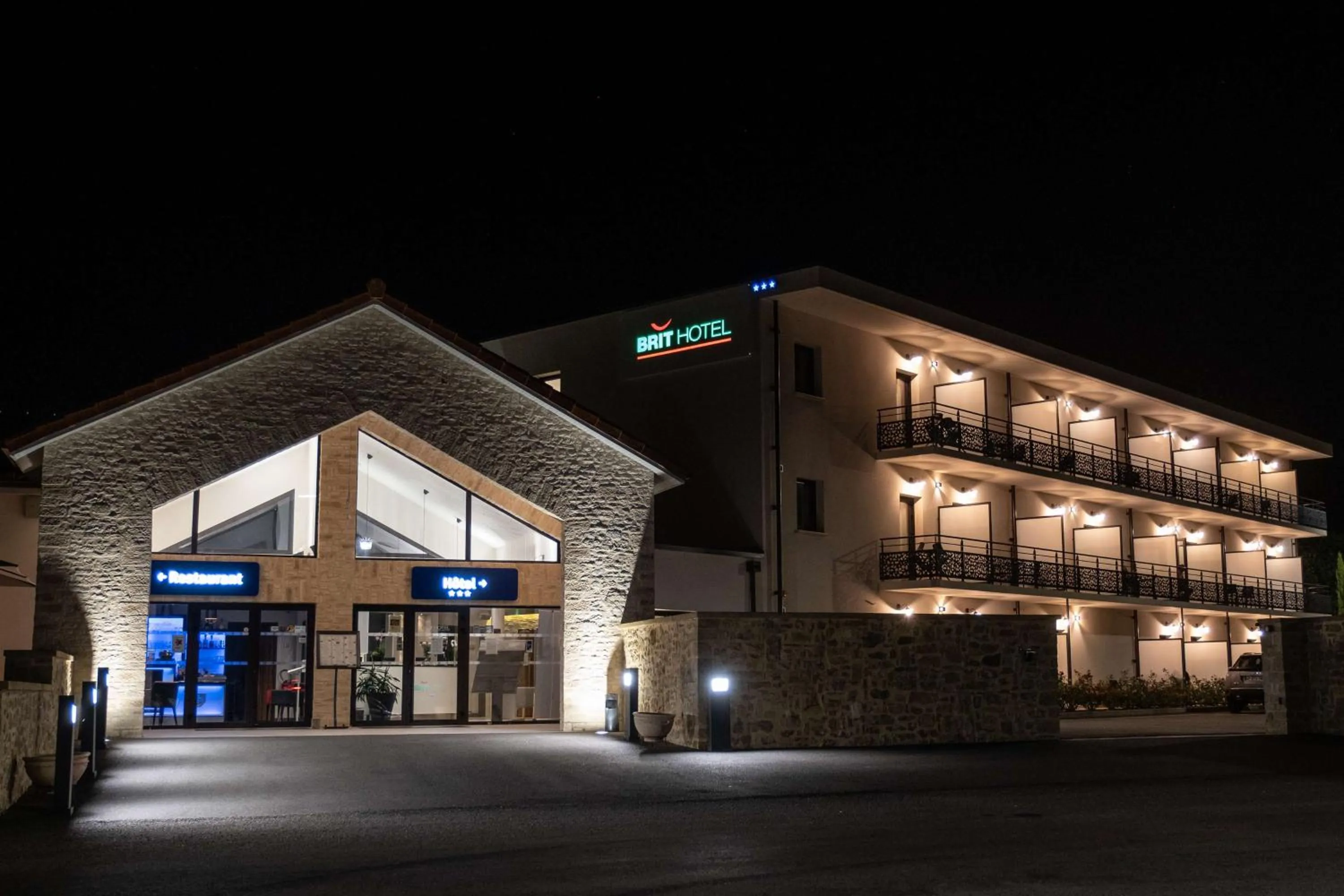 Property building in Brit Hotel Privilège Figeac